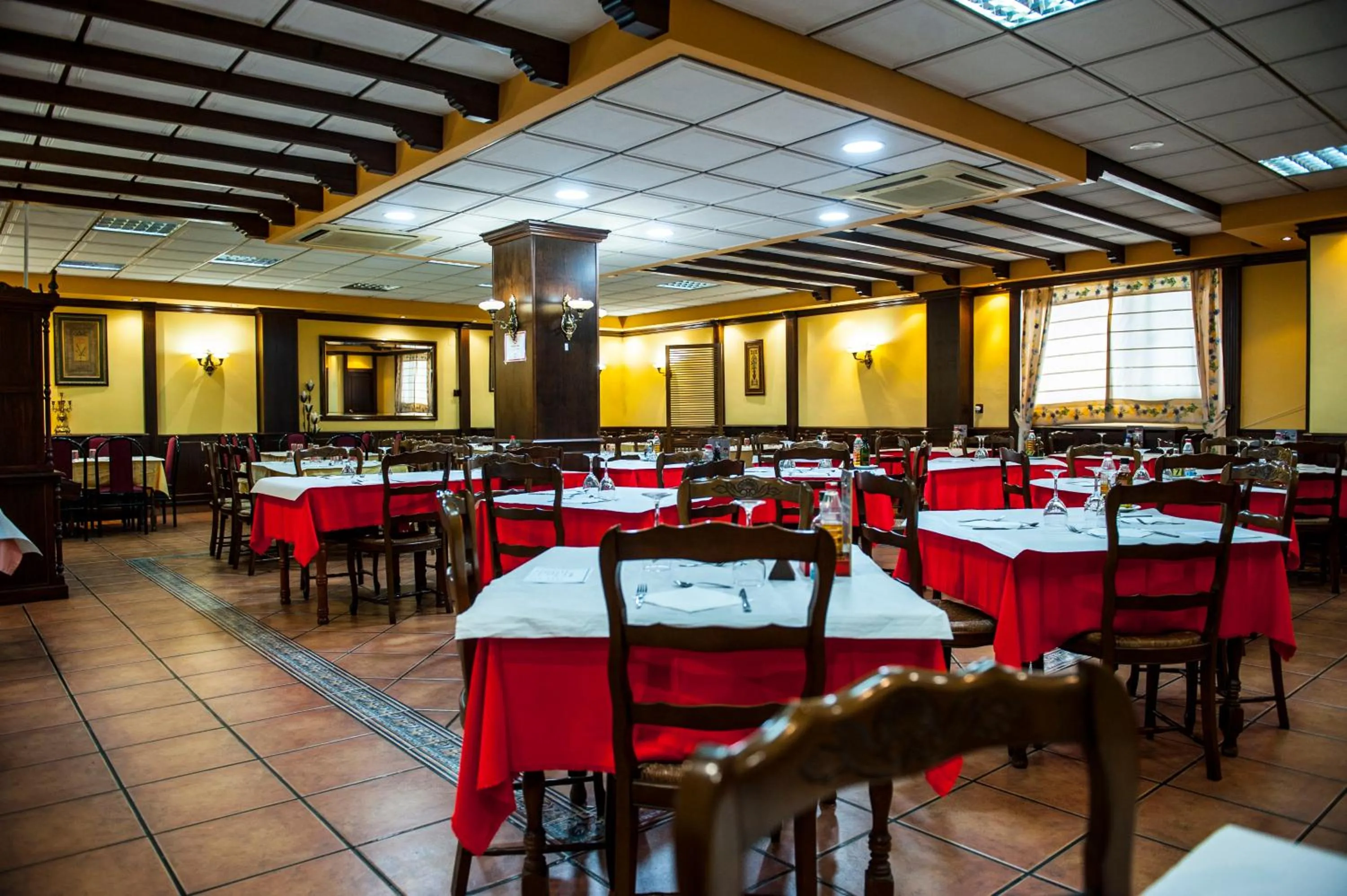 Restaurant/places to eat in HOSTAL LAS PALOMAS