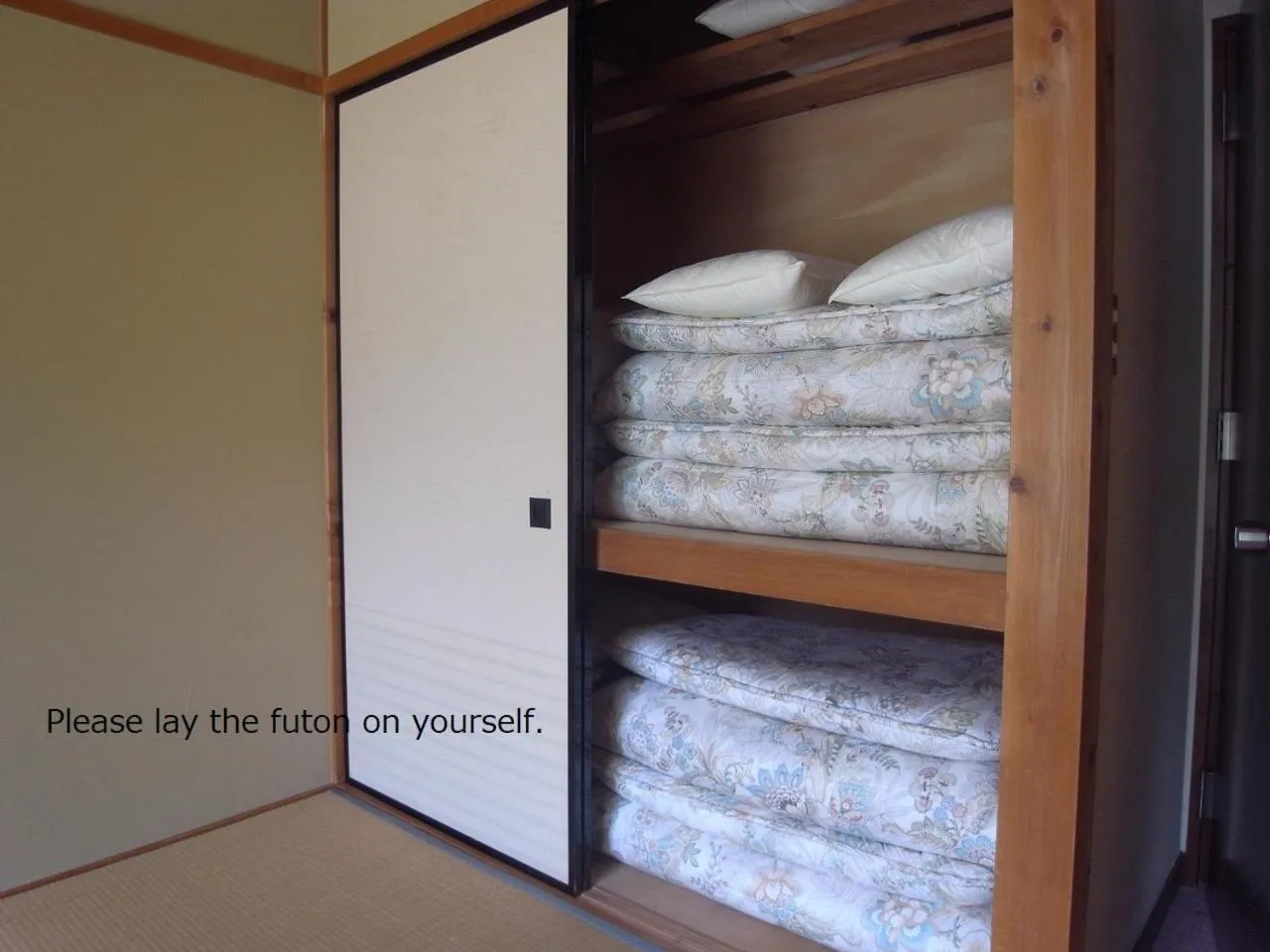 Photo of the whole room, Bed in Tokonamiso