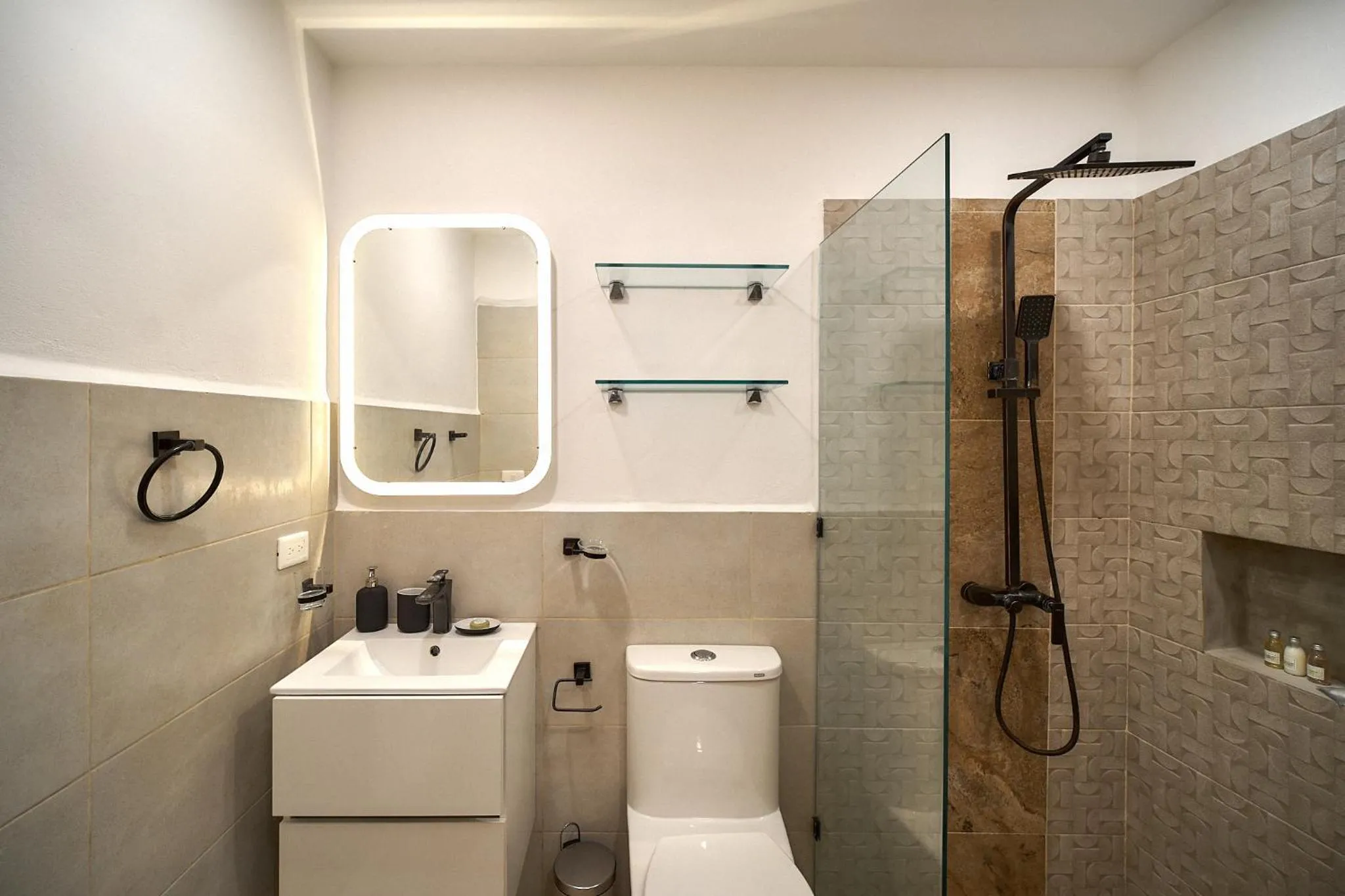 Shower in Empyrean Tropical Wellness Portillo