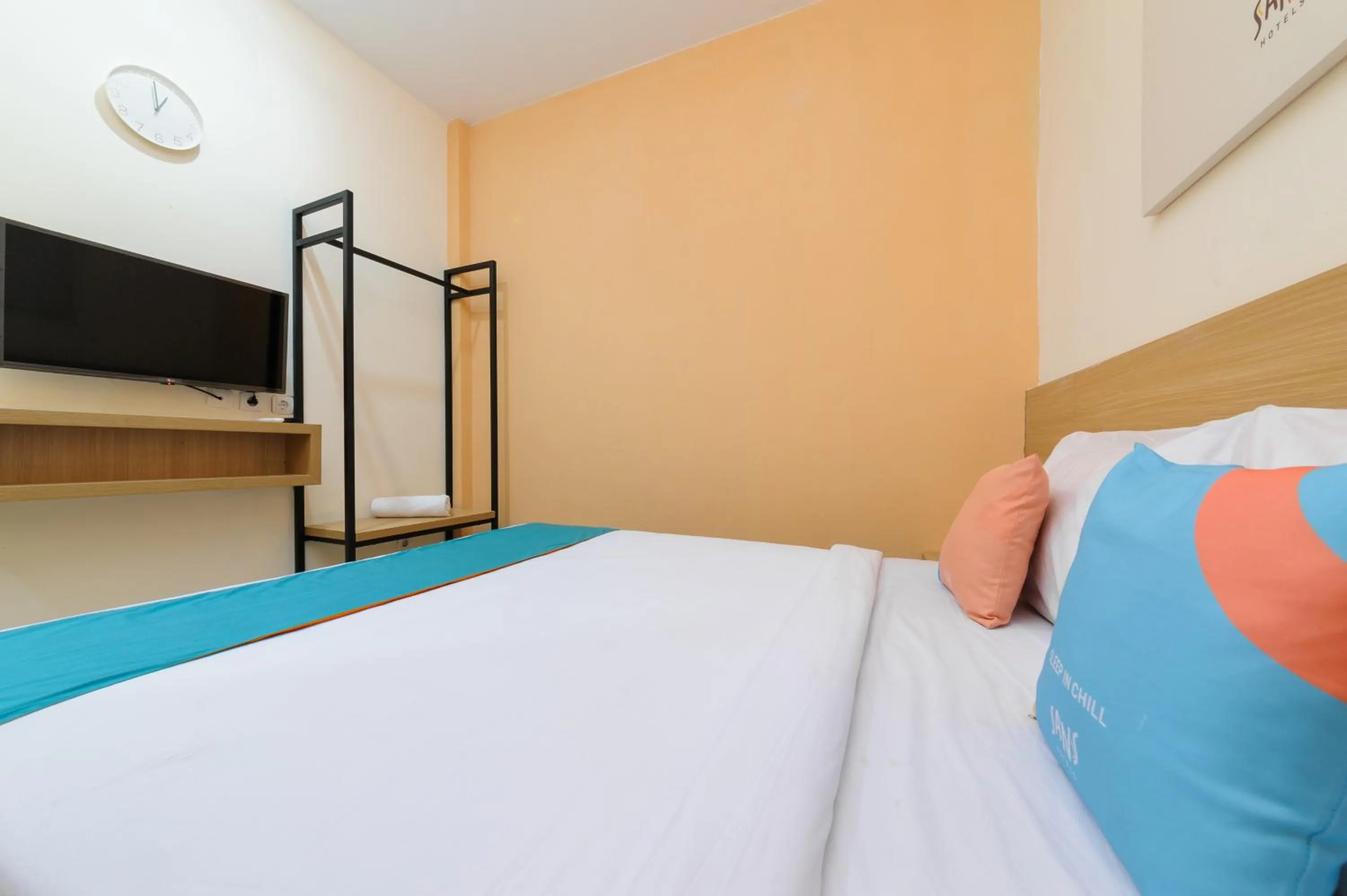 Bed in Sans Hotel Cibanteng Dramaga Bogor