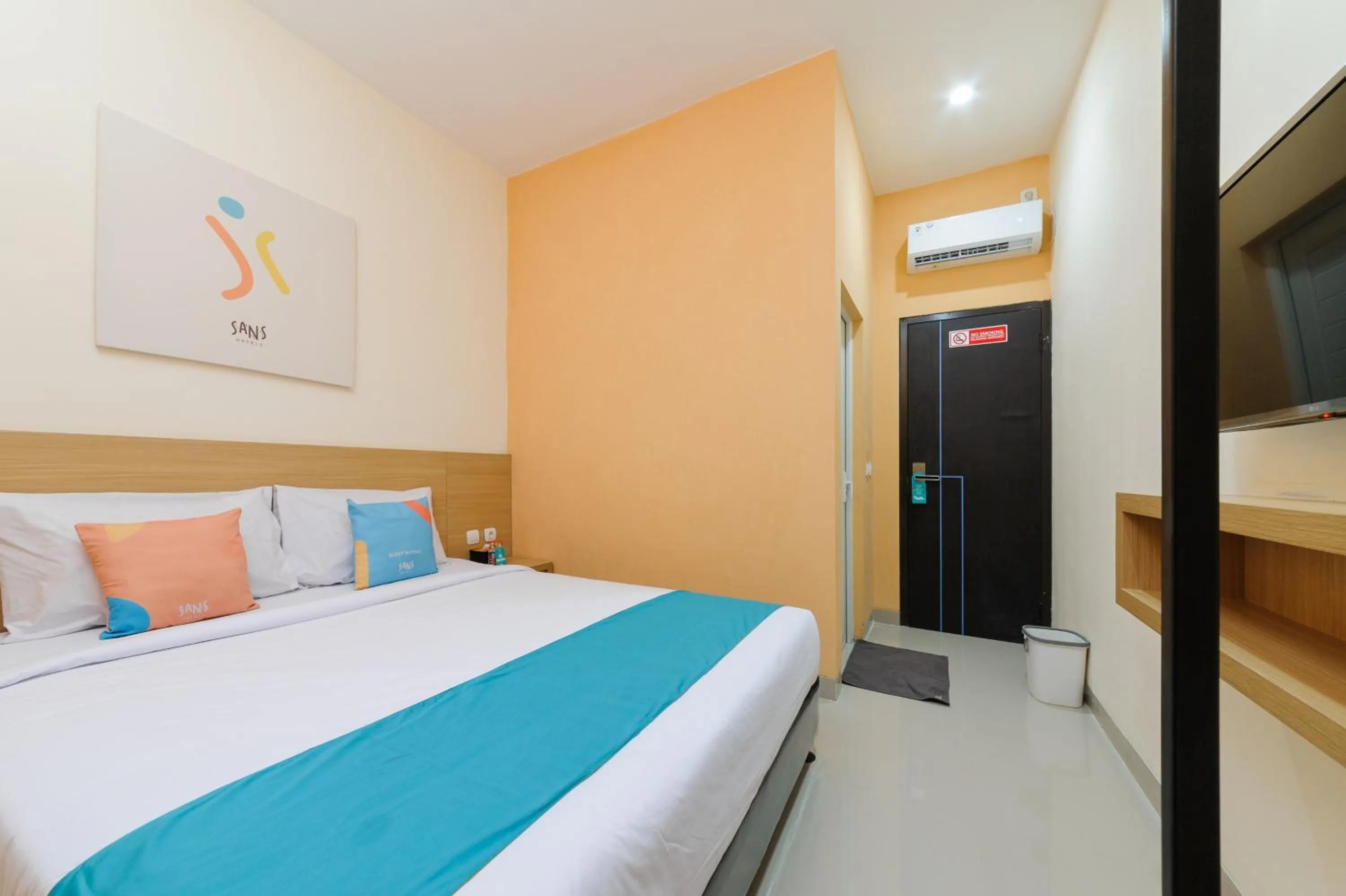 Bed in Sans Hotel Cibanteng Dramaga Bogor