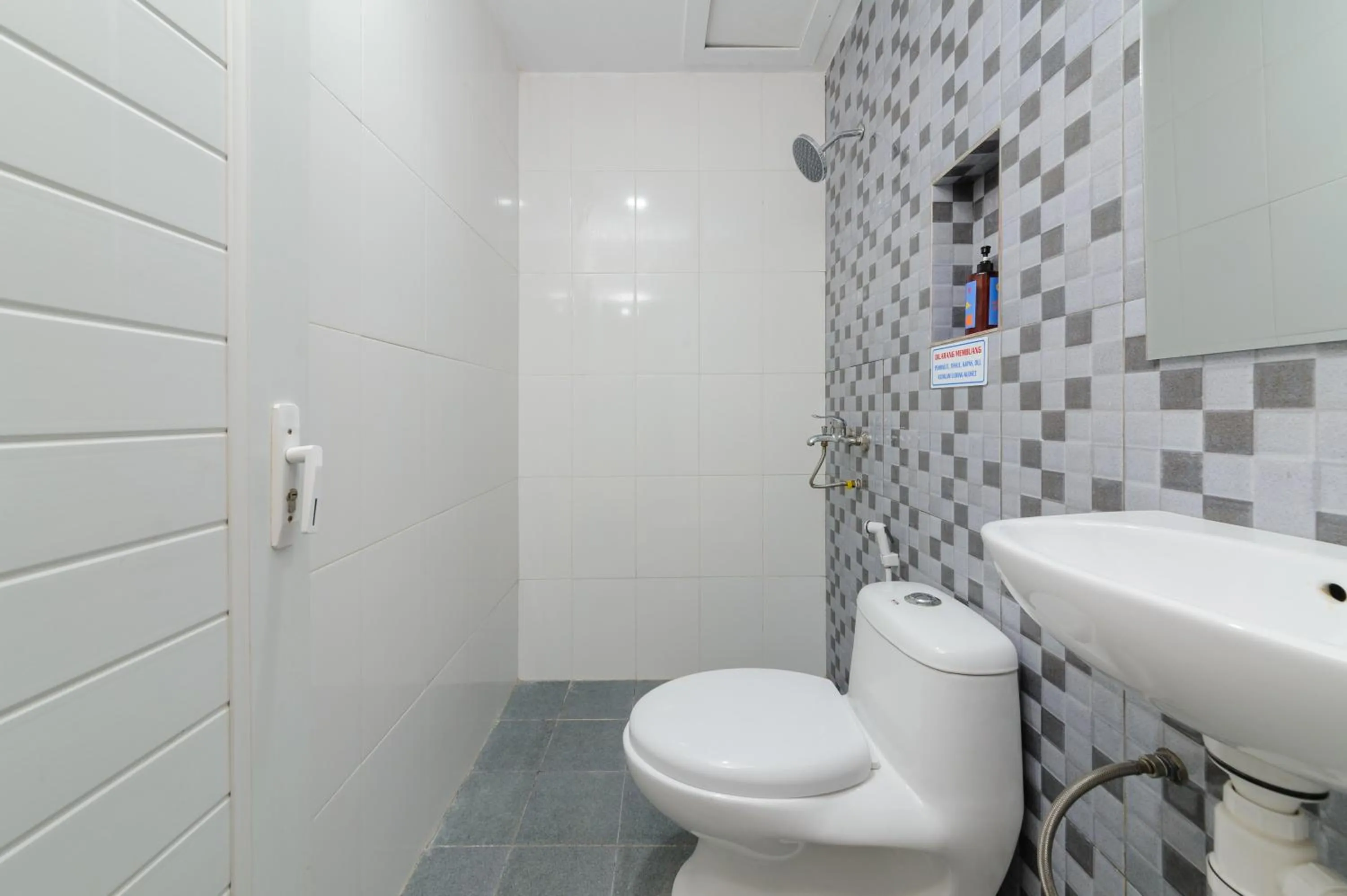 Bathroom in Sans Hotel Cibanteng Dramaga Bogor