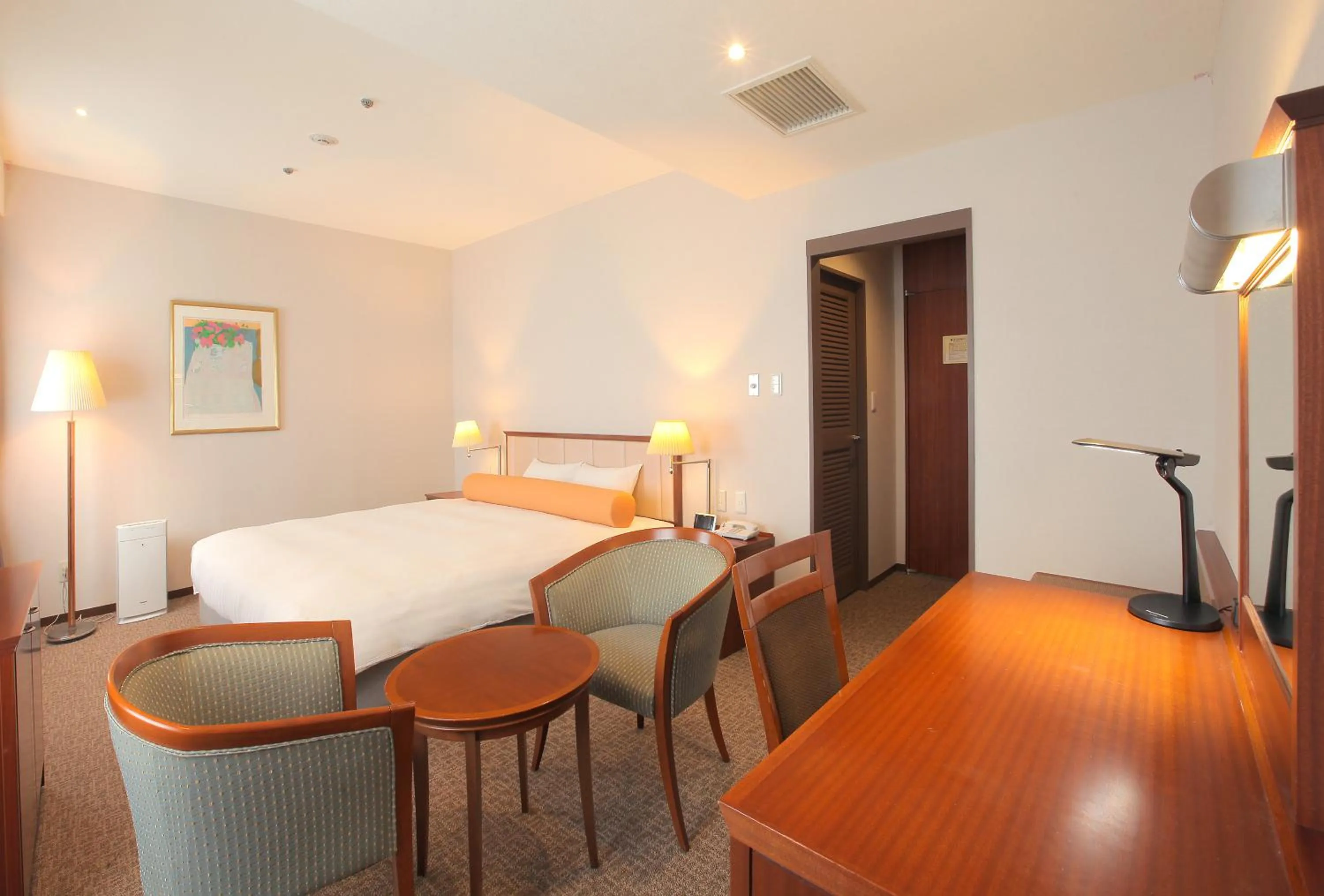 Photo of the whole room, Bed in Odakyu Station Hotel Hon-Atsugi