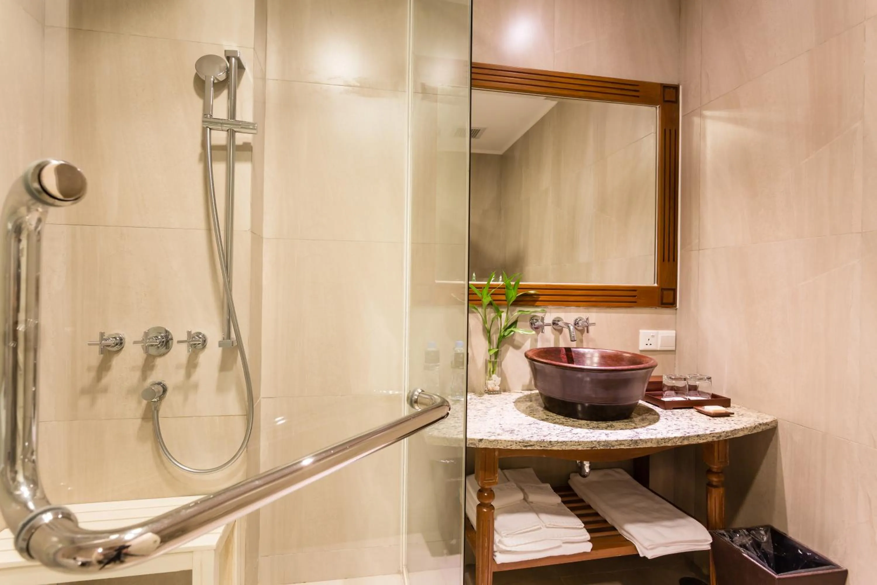 Shower in Sokha Phnom Penh Residence