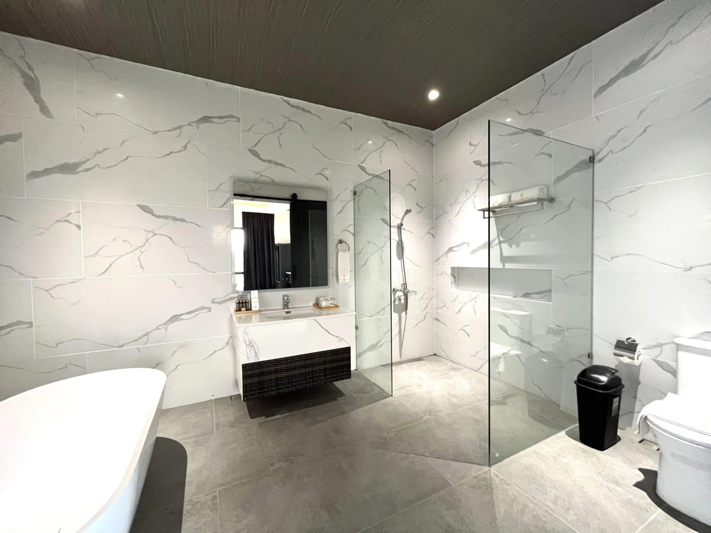 Shower in The Vineyard at Tanauan