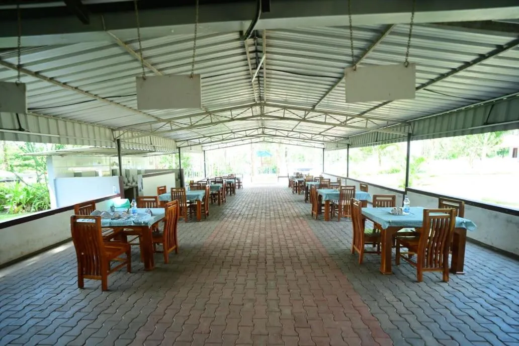 Restaurant/places to eat in SIPAYI RESORT COORG