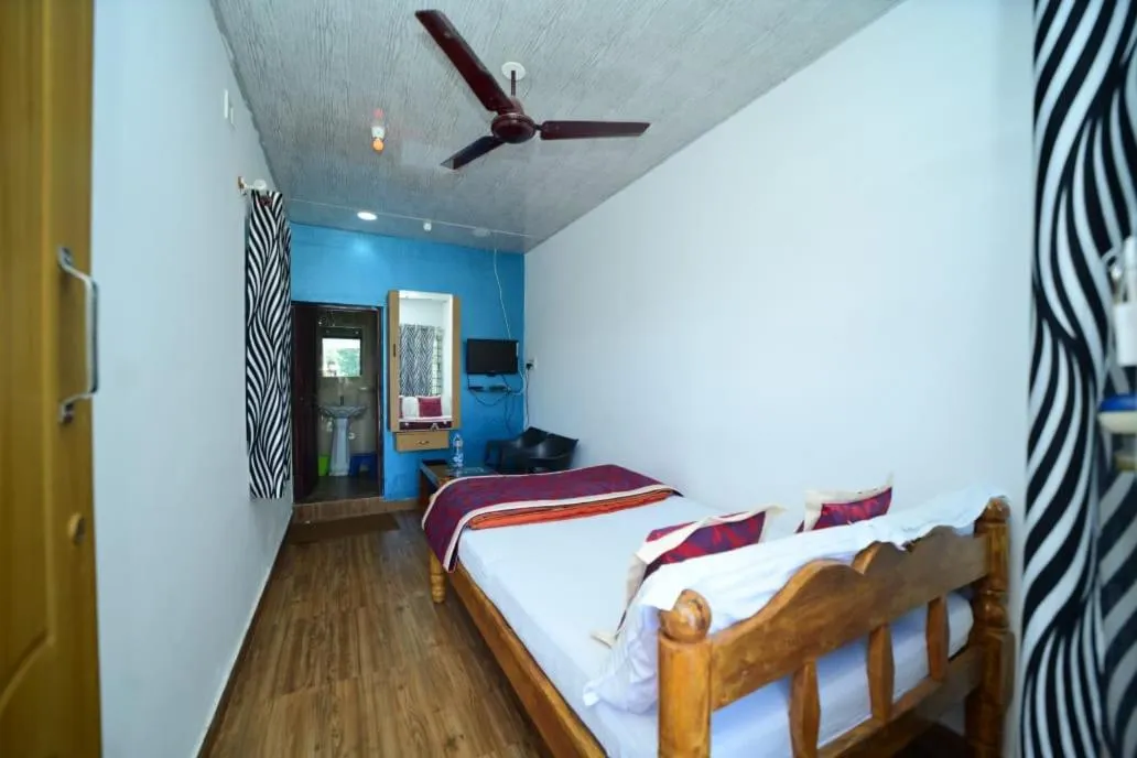 Photo of the whole room in SIPAYI RESORT COORG