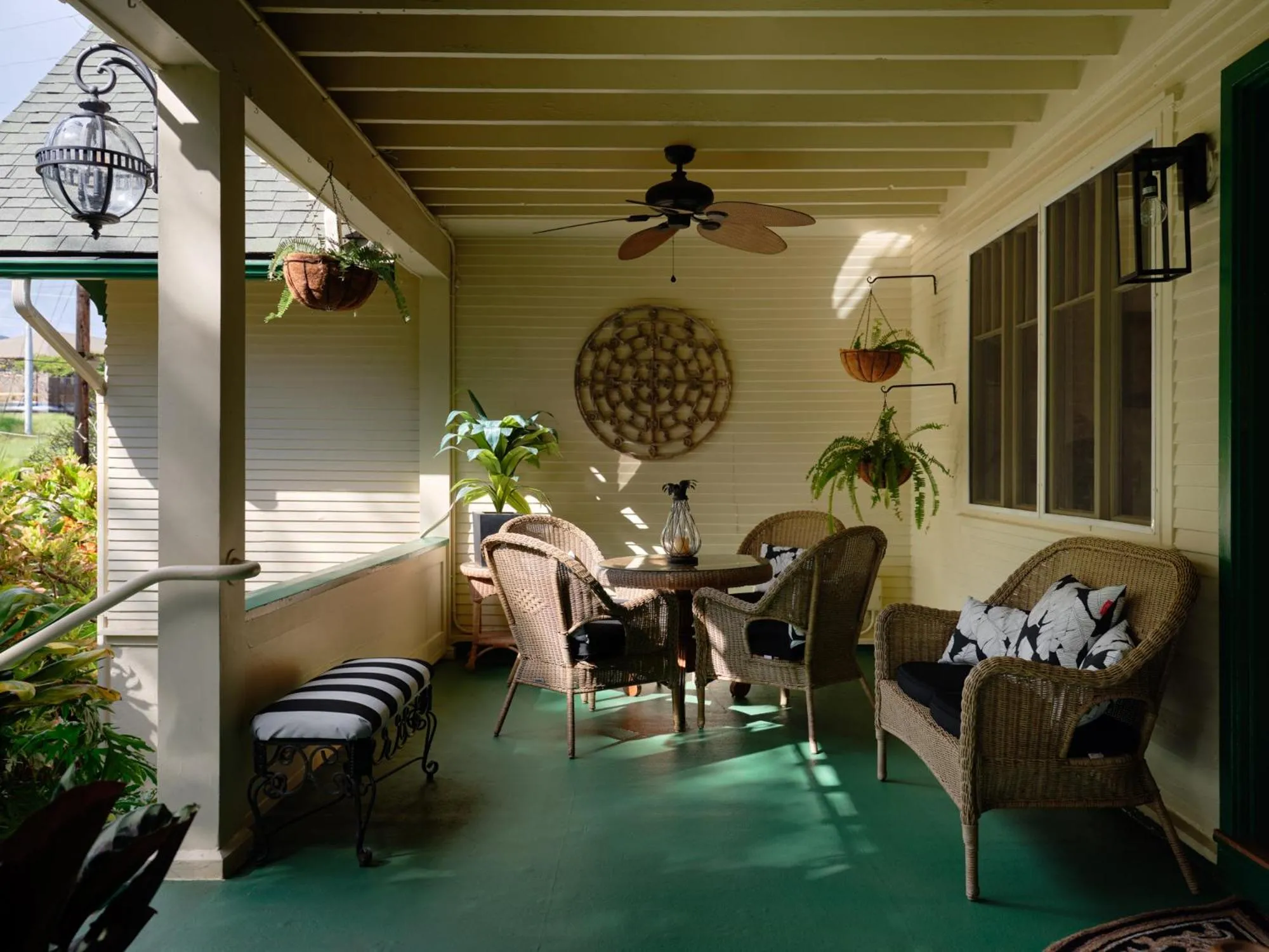 Patio in The Historic Wailuku Inn Maui