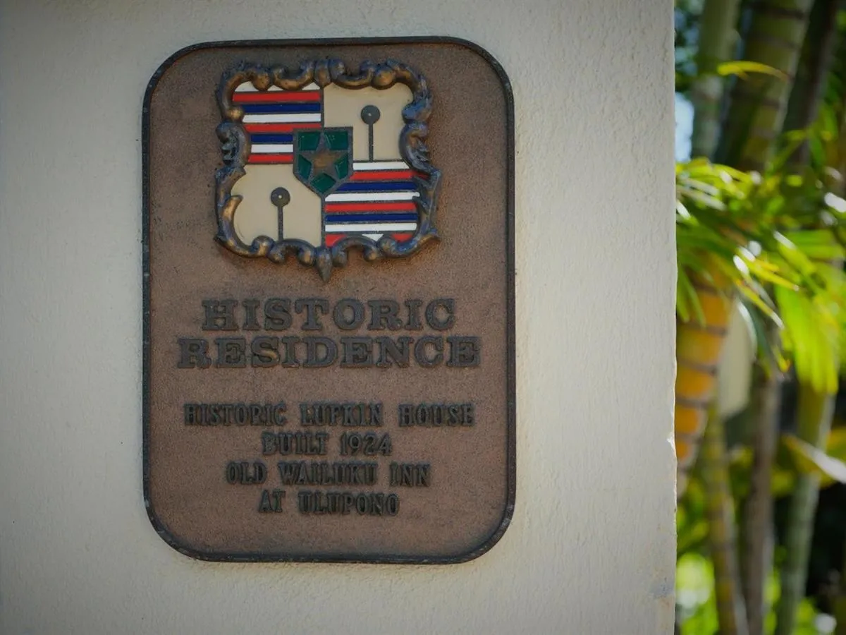 Day in The Historic Wailuku Inn Maui