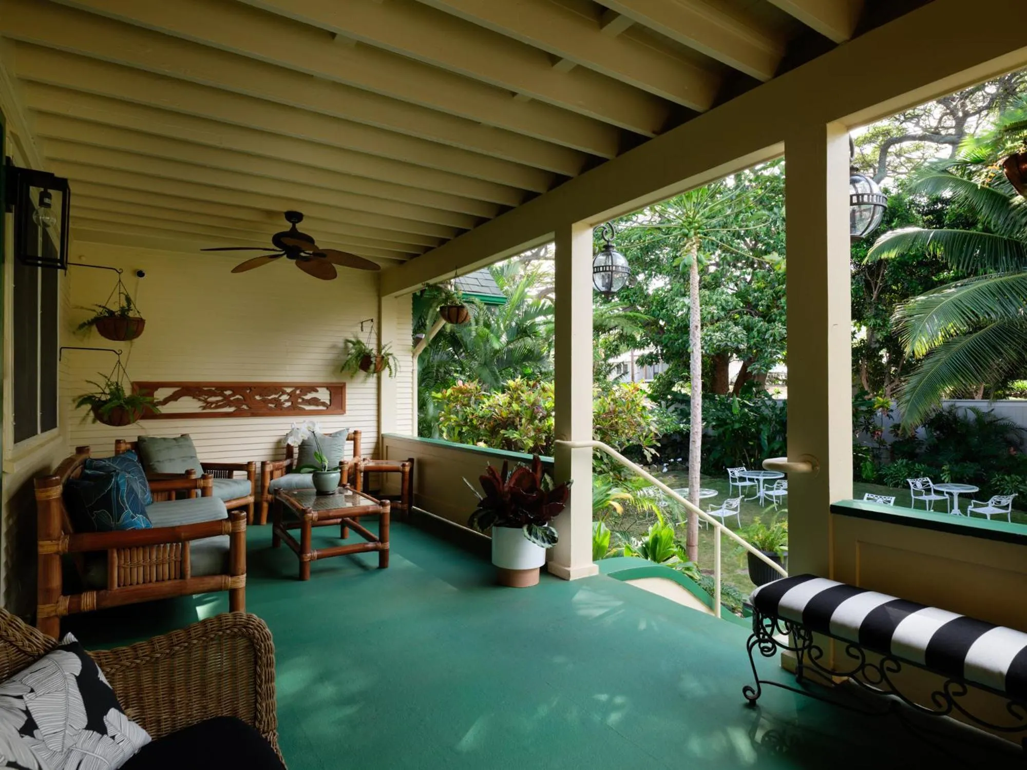 Patio in The Historic Wailuku Inn Maui