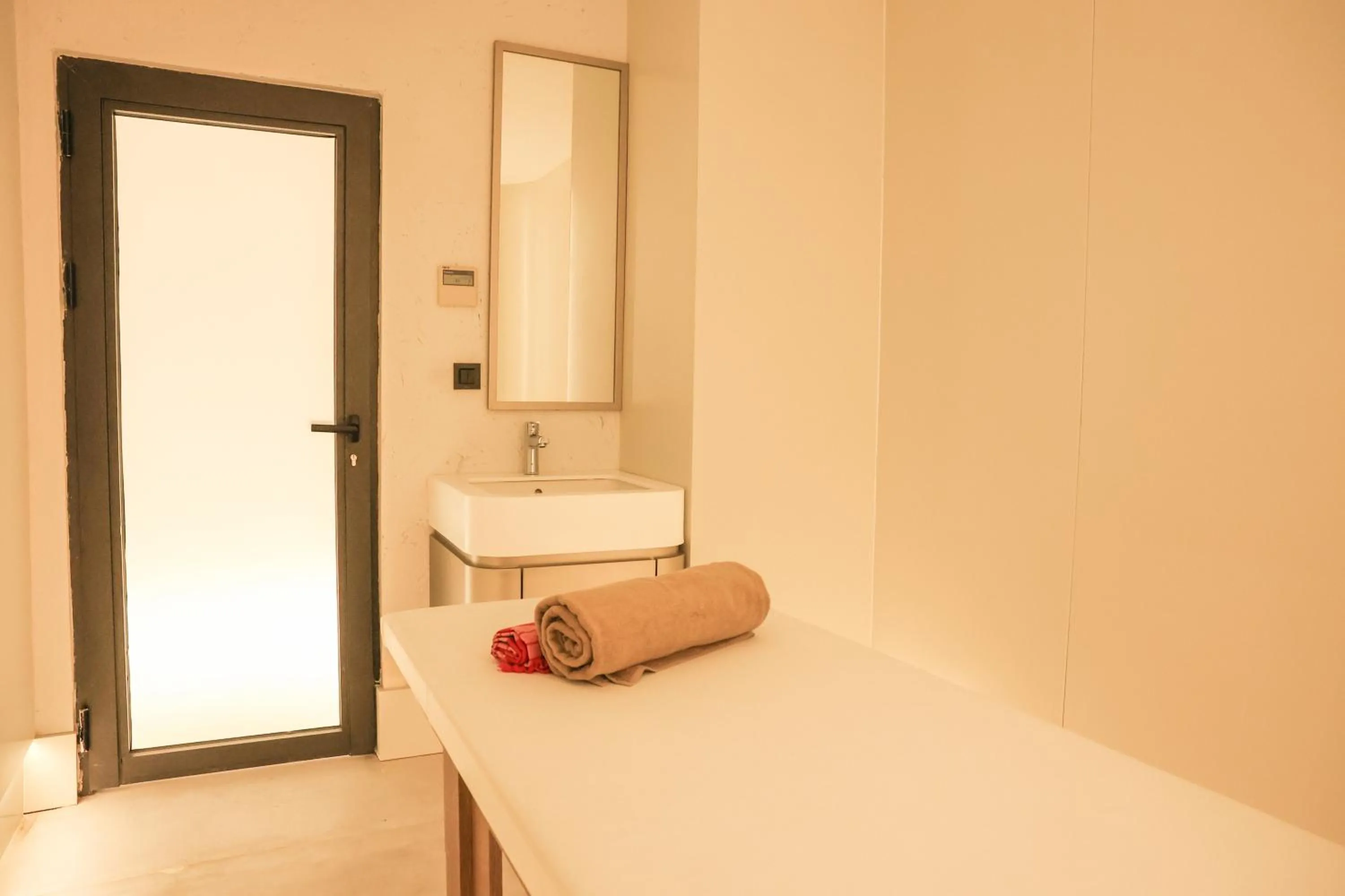 Spa and wellness centre/facilities, Bed in Four Hills Hotel