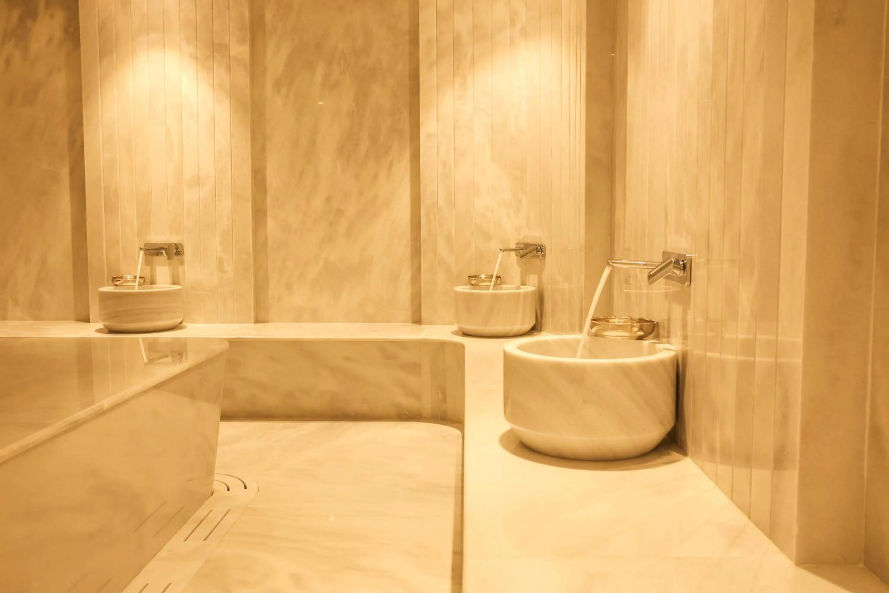 Spa and wellness centre/facilities in Four Hills Hotel