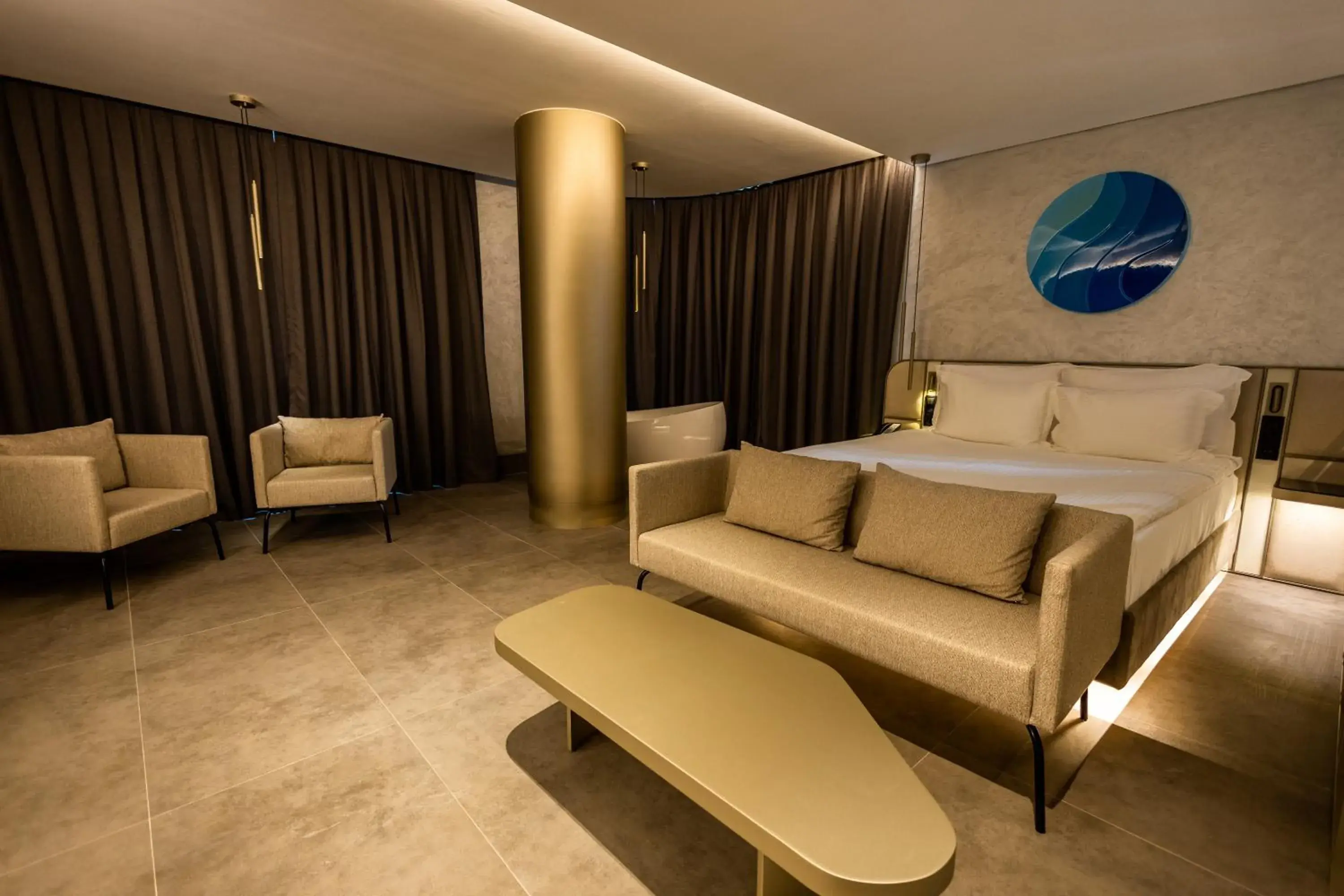 Suite with Spa Bath in Four Hills Hotel Suite with Spa Bath in Four Hills Hotel