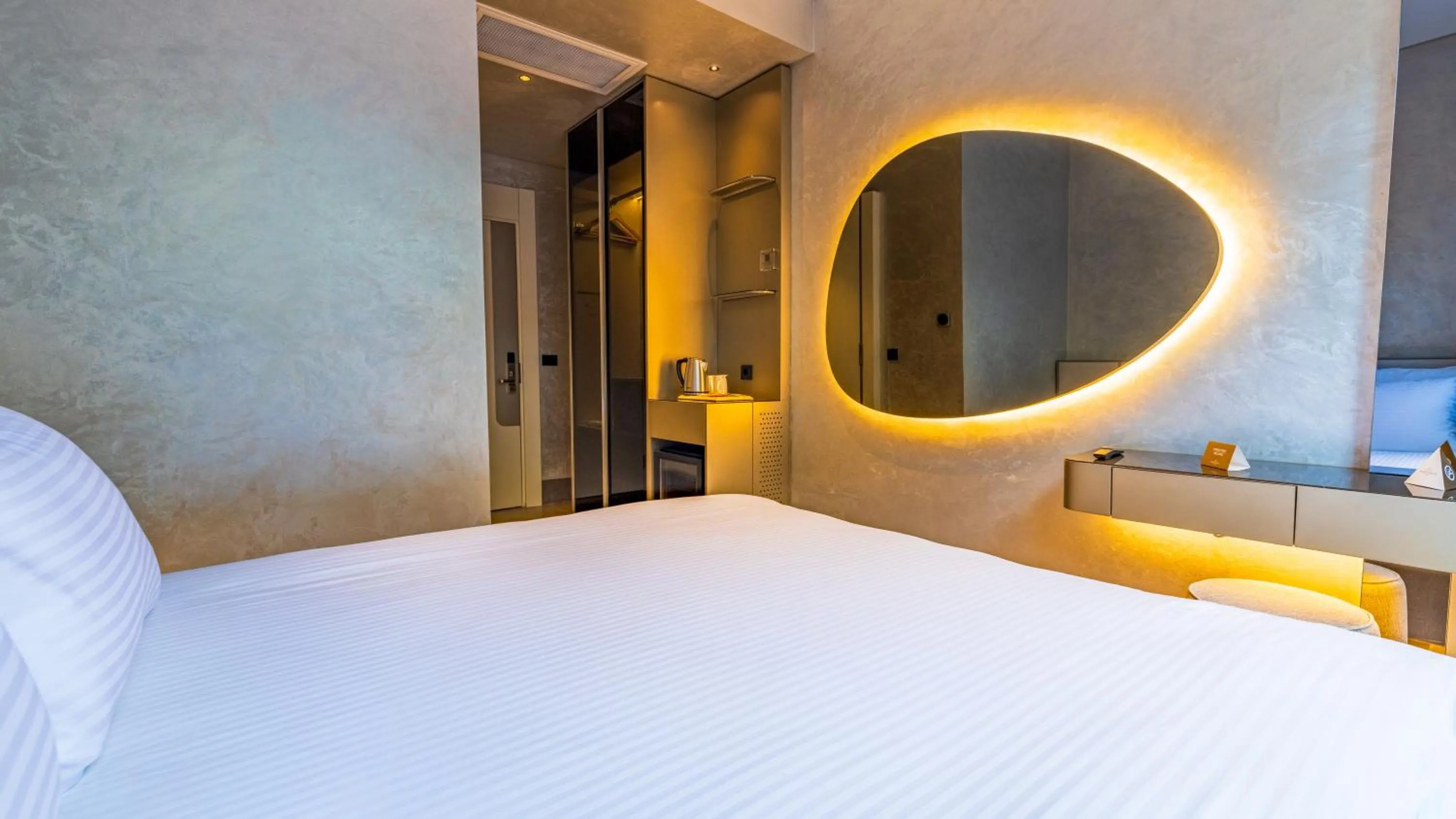 Bed in Four Hills Hotel