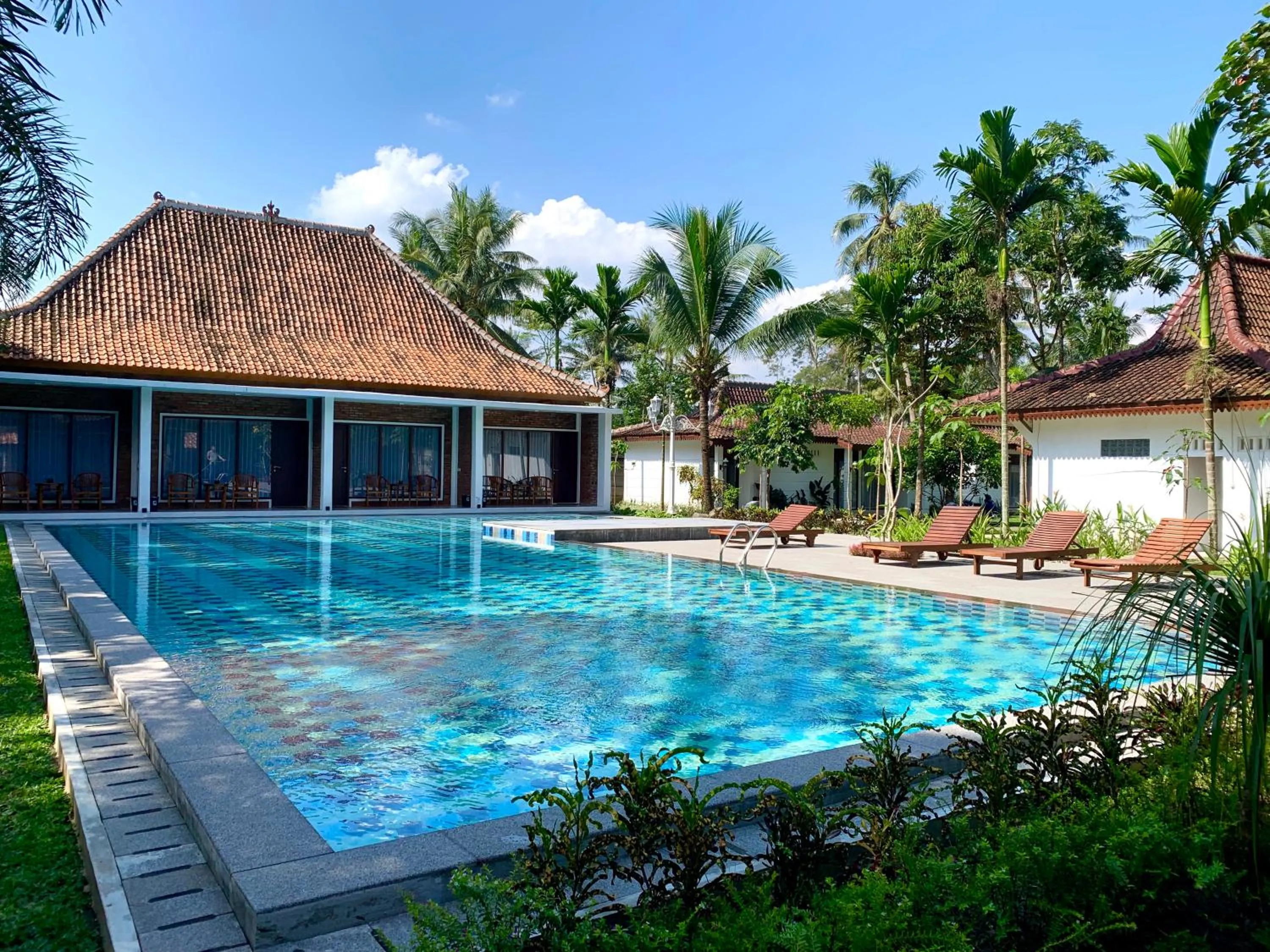 Swimming pool in The Nalaya Hotel & Resto