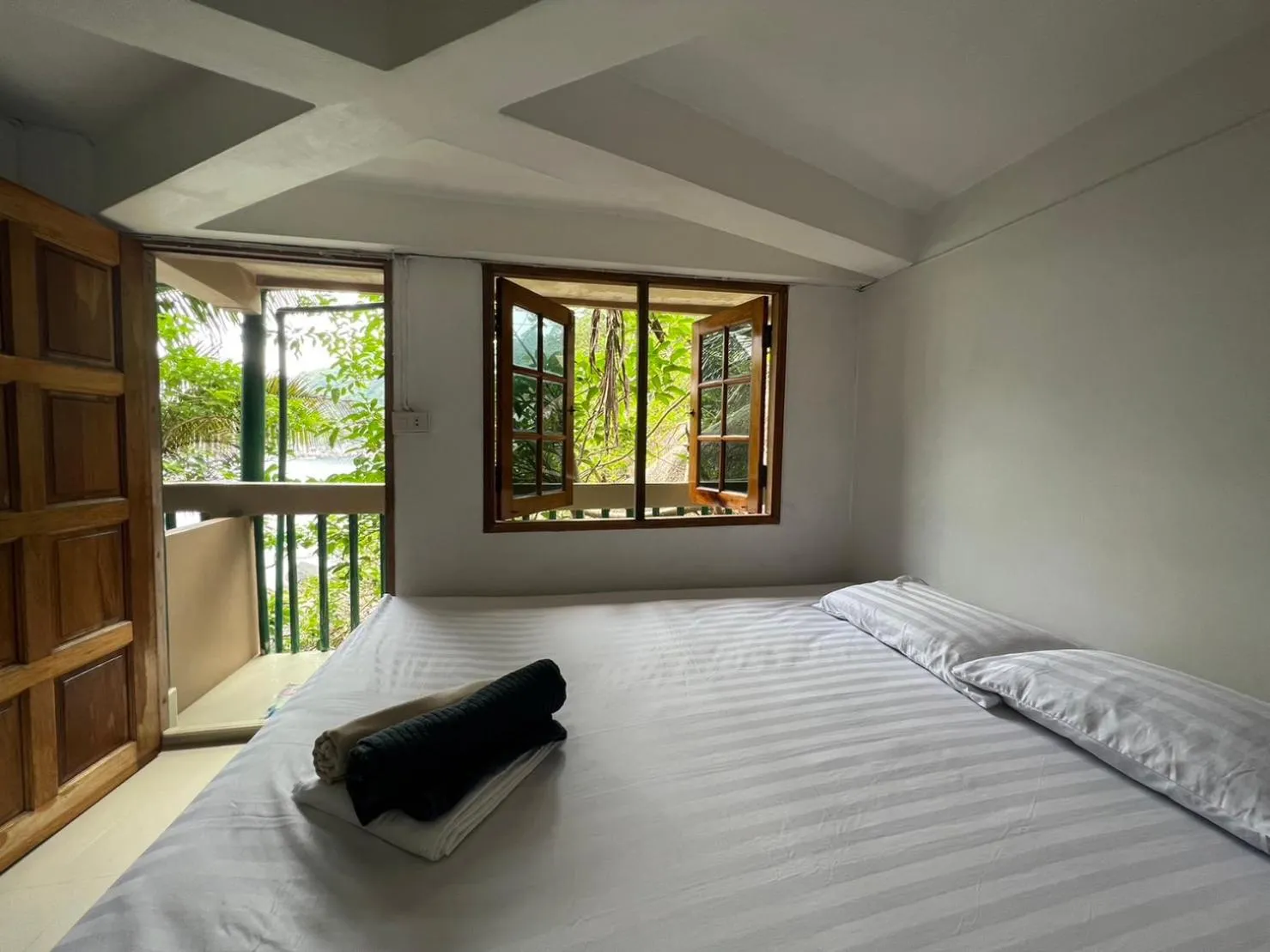 Bed in Hin Wong Apartments Dive & Snorkel Resort