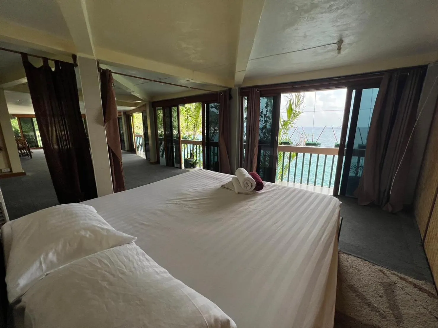 Bed in Hin Wong Apartments Dive & Snorkel Resort