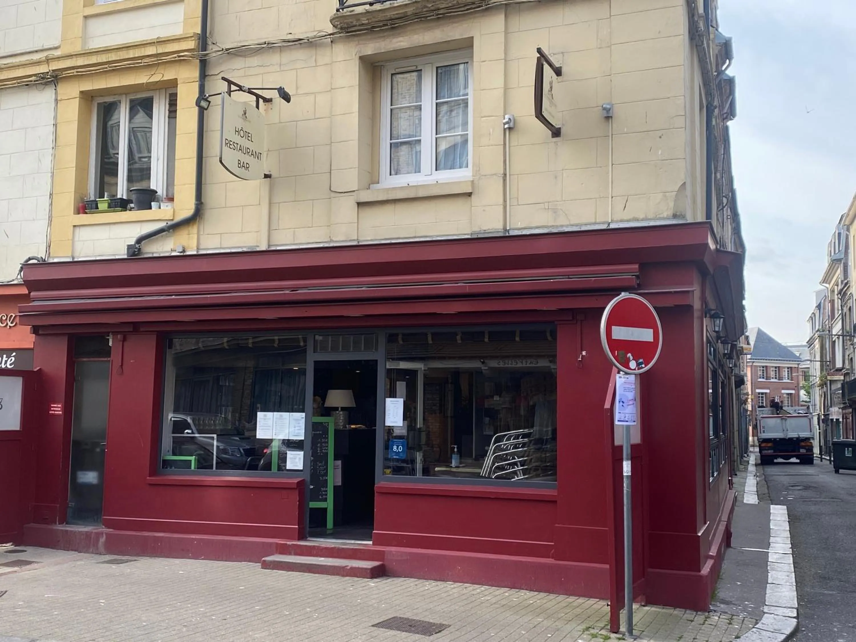 Property building in Hôtel Au Grand Duquesne