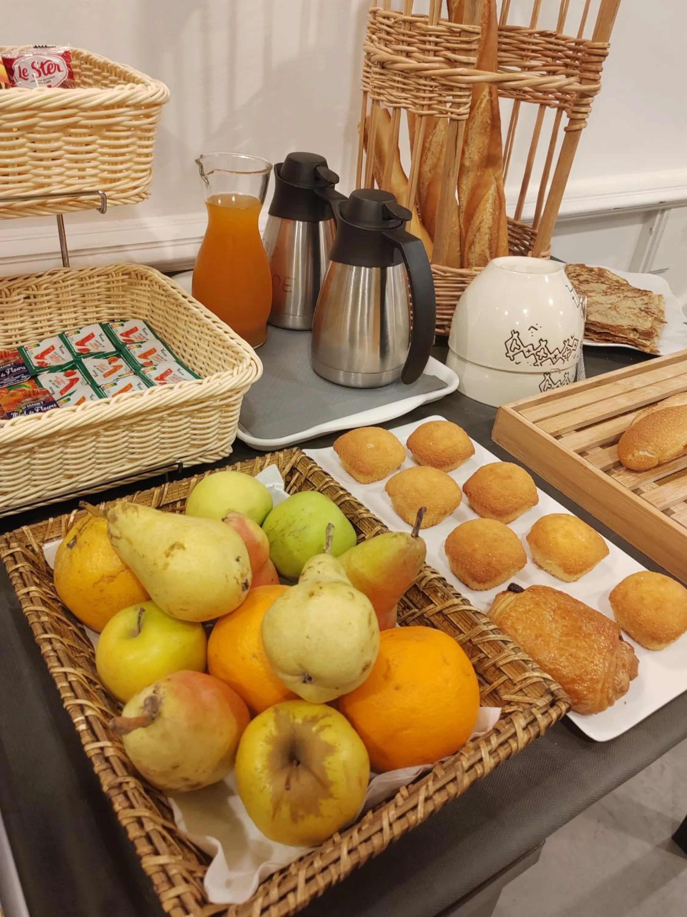 Breakfast in Hôtel Au Grand Duquesne