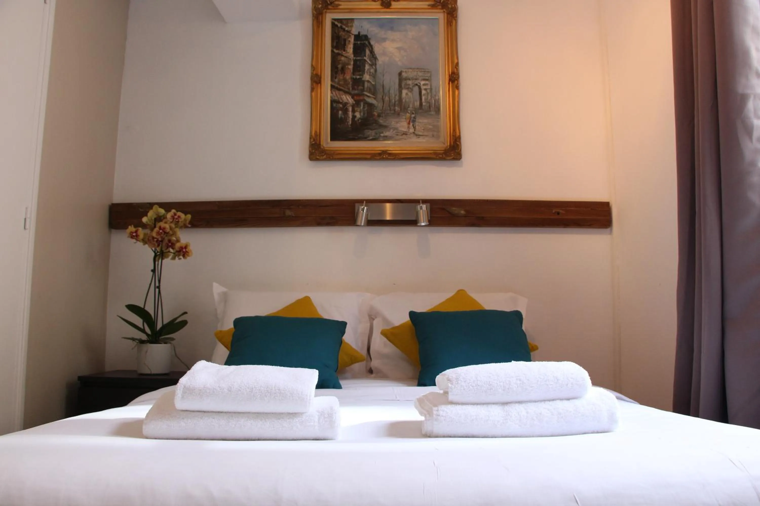 Bedroom, Bed in Hôtel Au Grand Duquesne