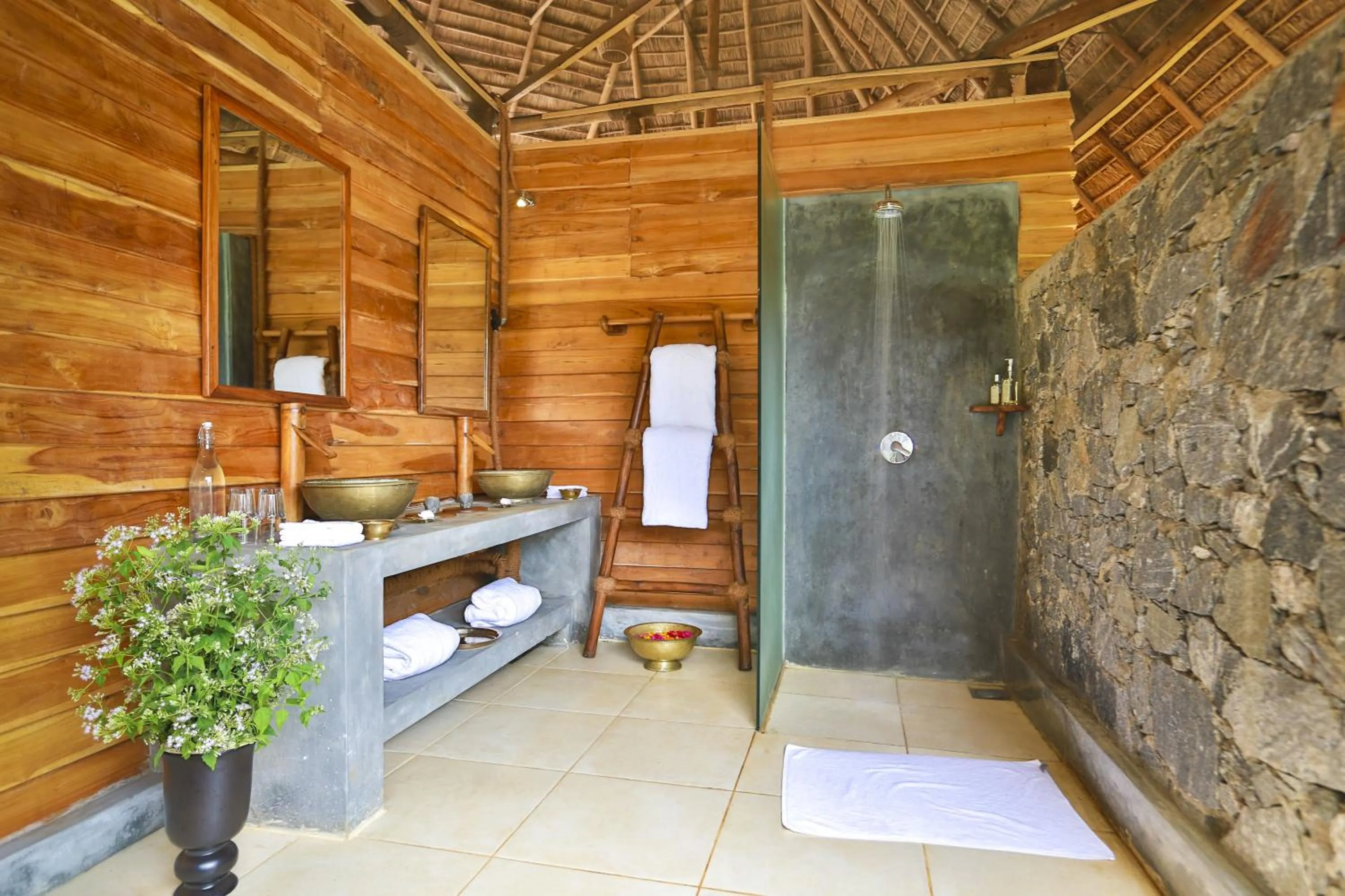 Shower in Gal Oya Lodge