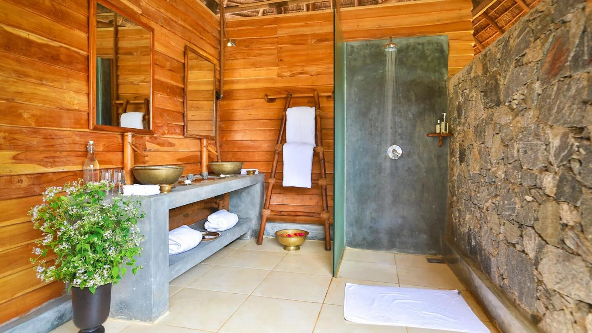 Bathroom in Gal Oya Lodge