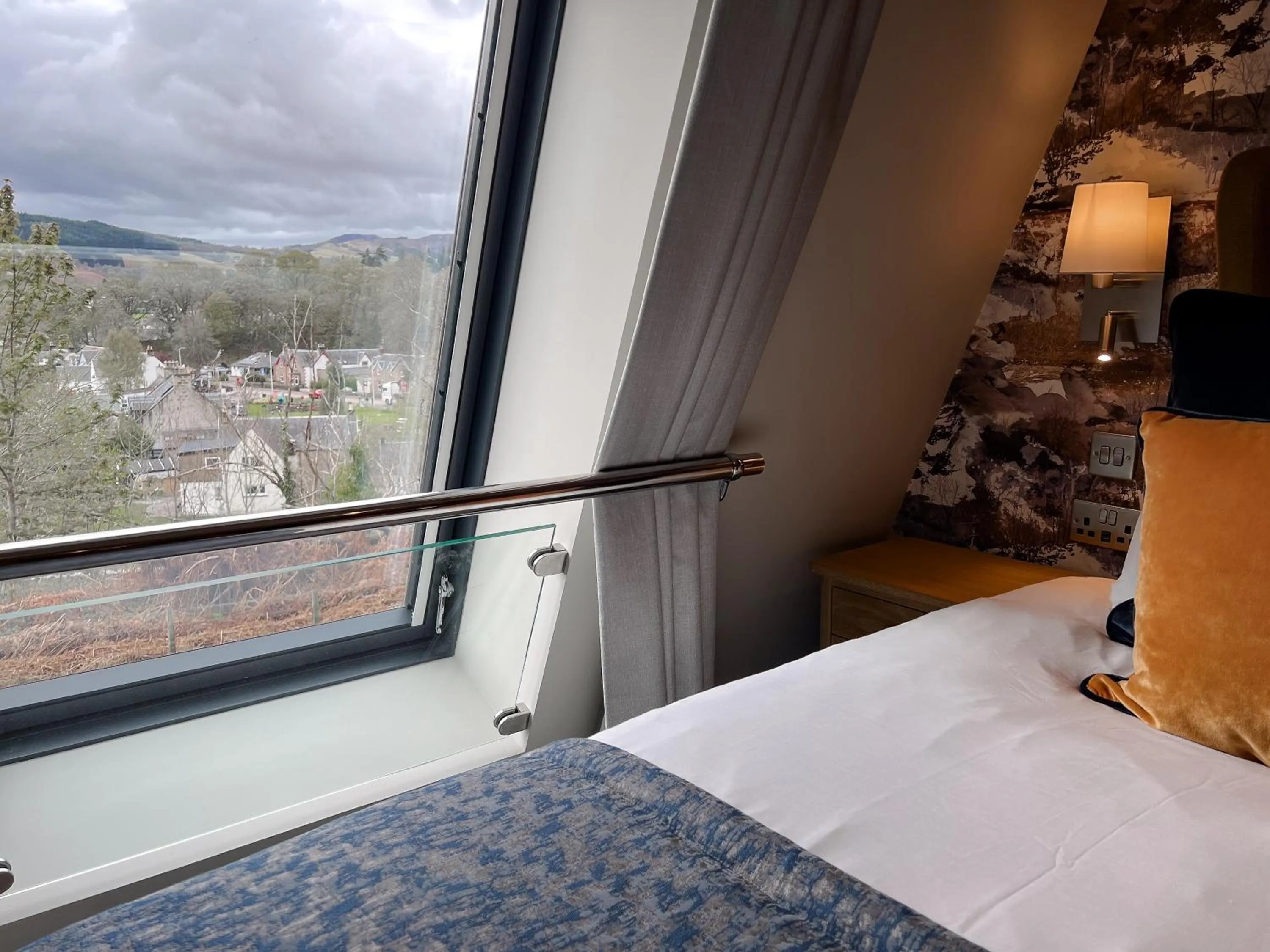 View (from property/room), Bed in Loch Ness Drumnadrochit Hotel