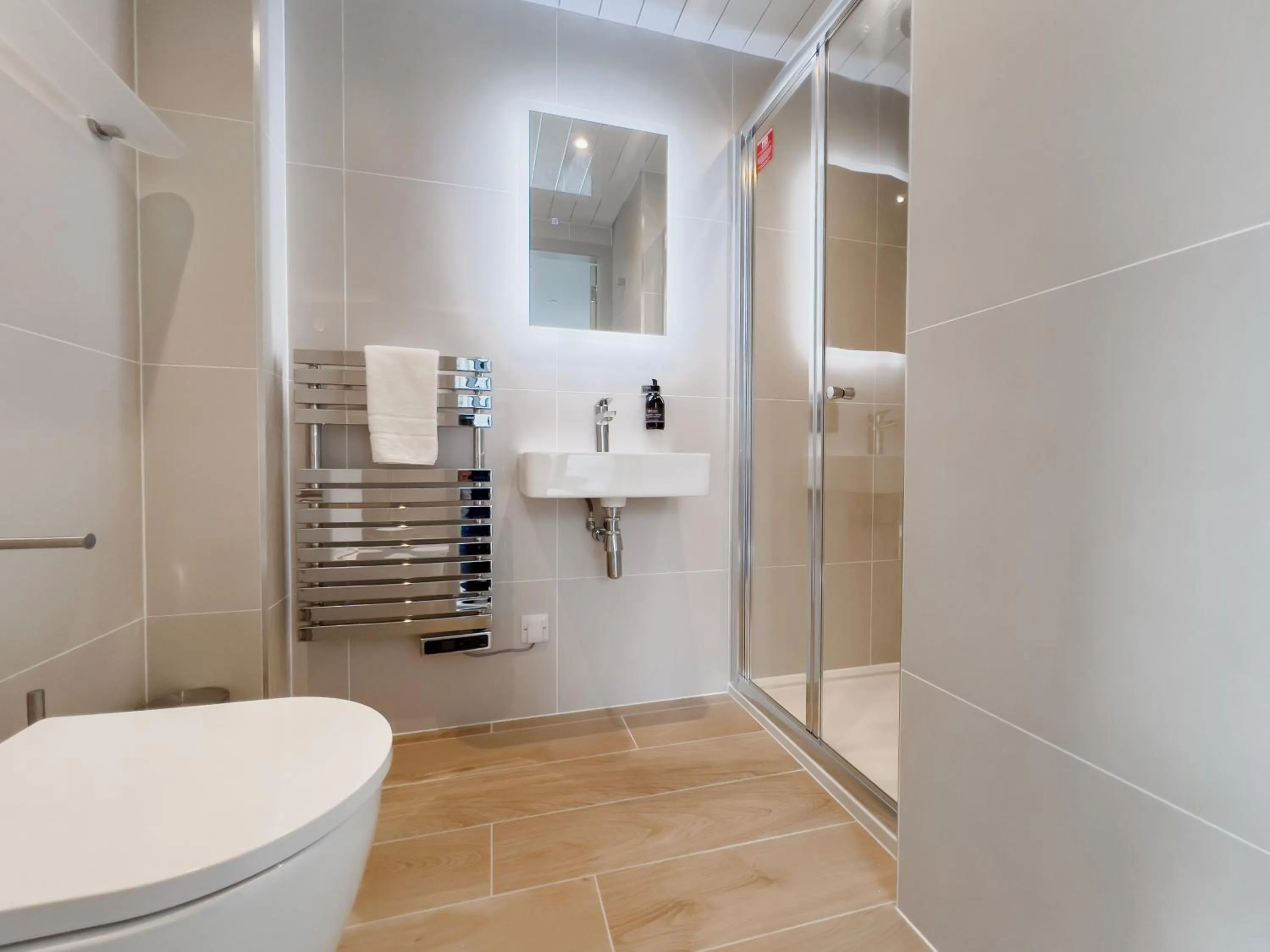 Shower in Loch Ness Drumnadrochit Hotel