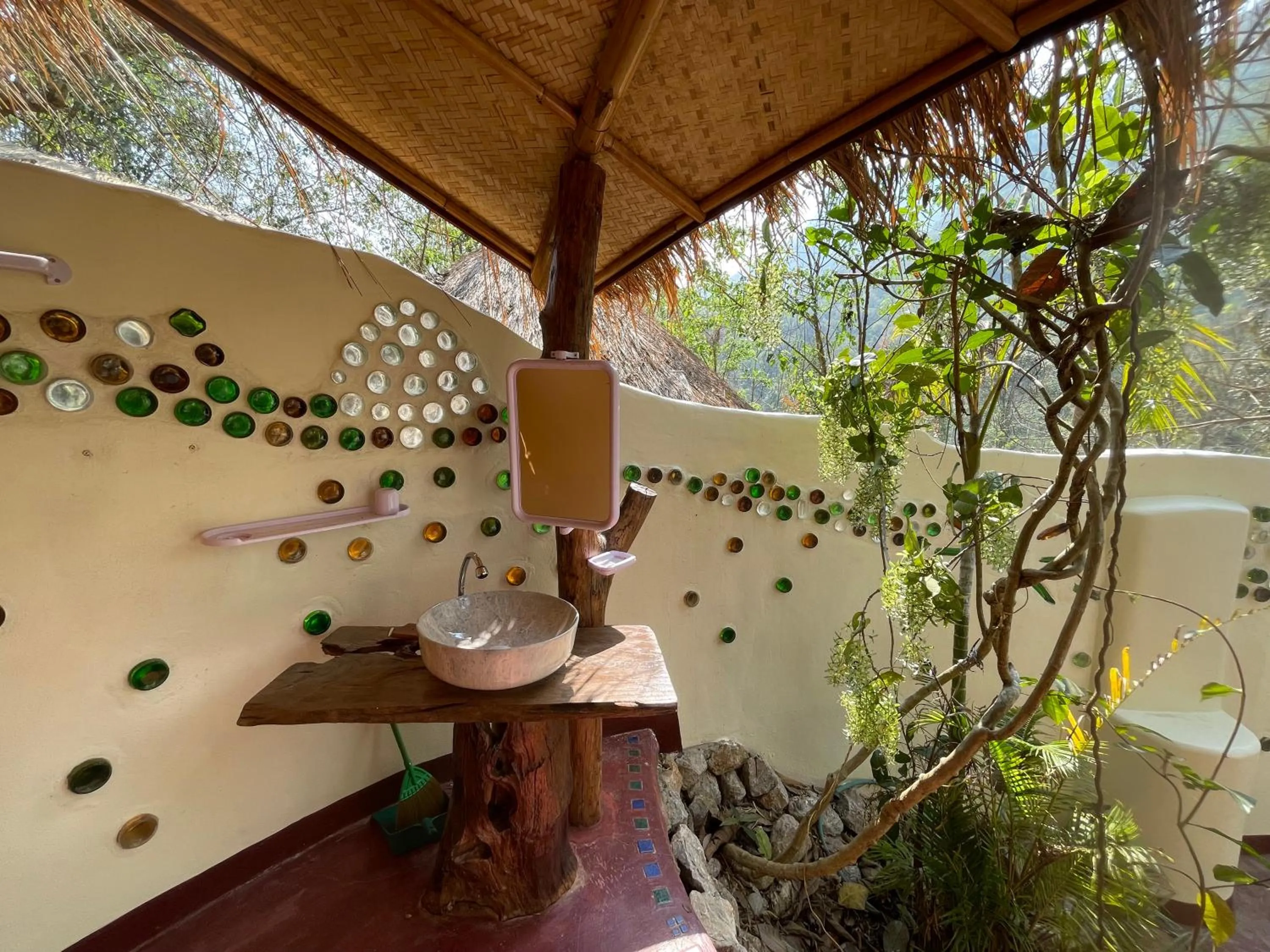 Bathroom in Chiang Dao Roundhouses