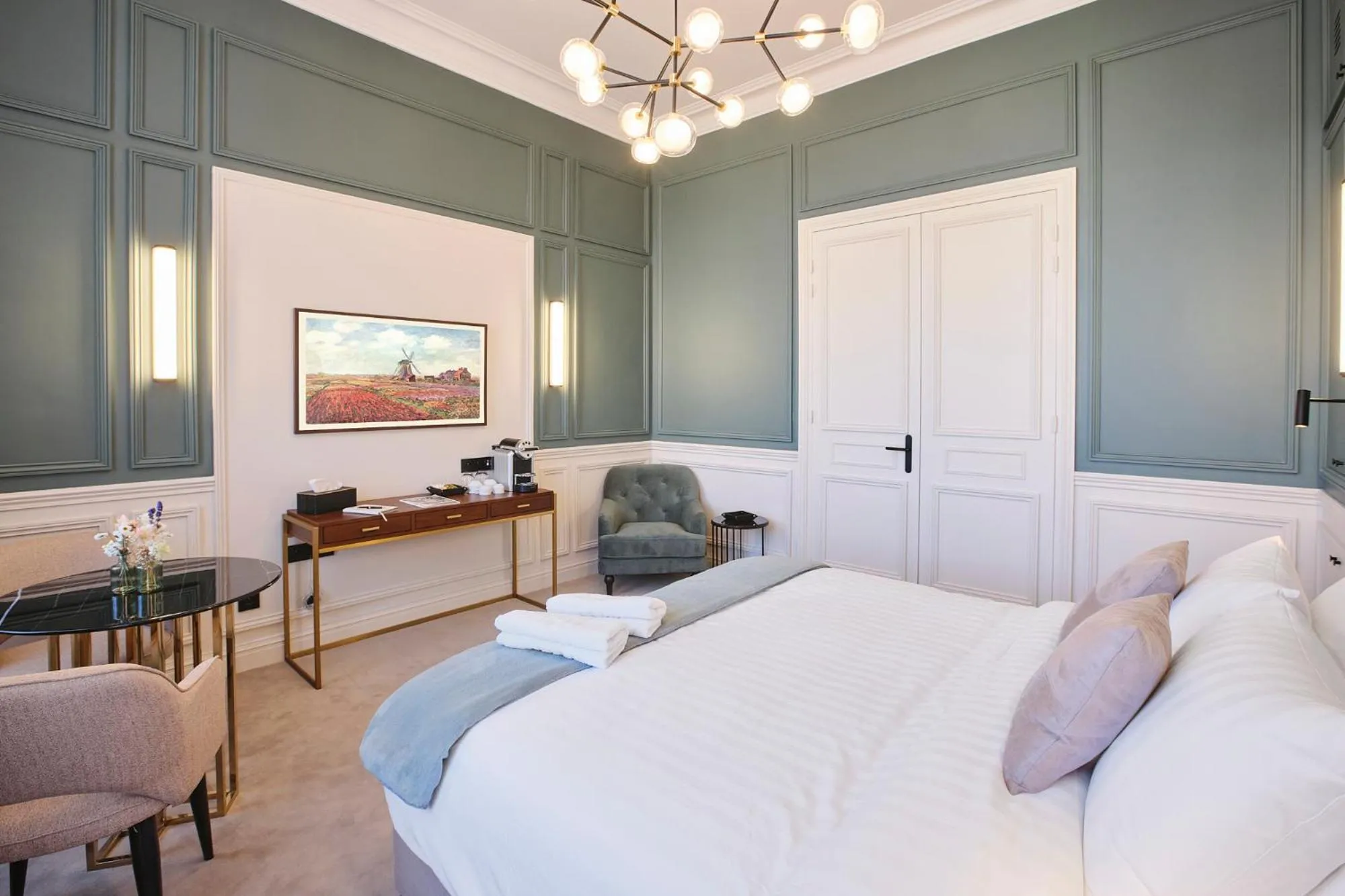 Bedroom in Maison Heym Bordeaux