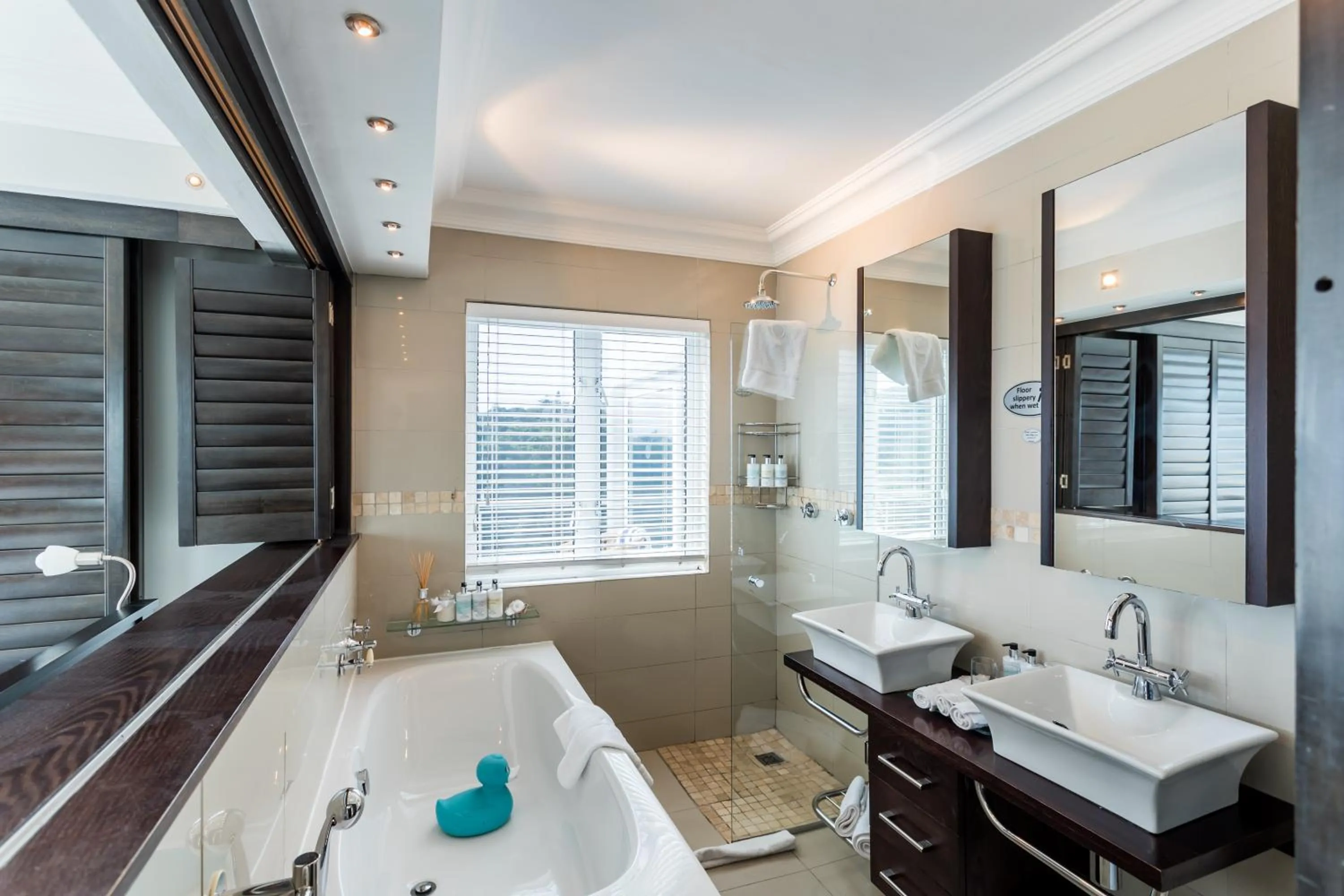 Bathroom in Head over Hills