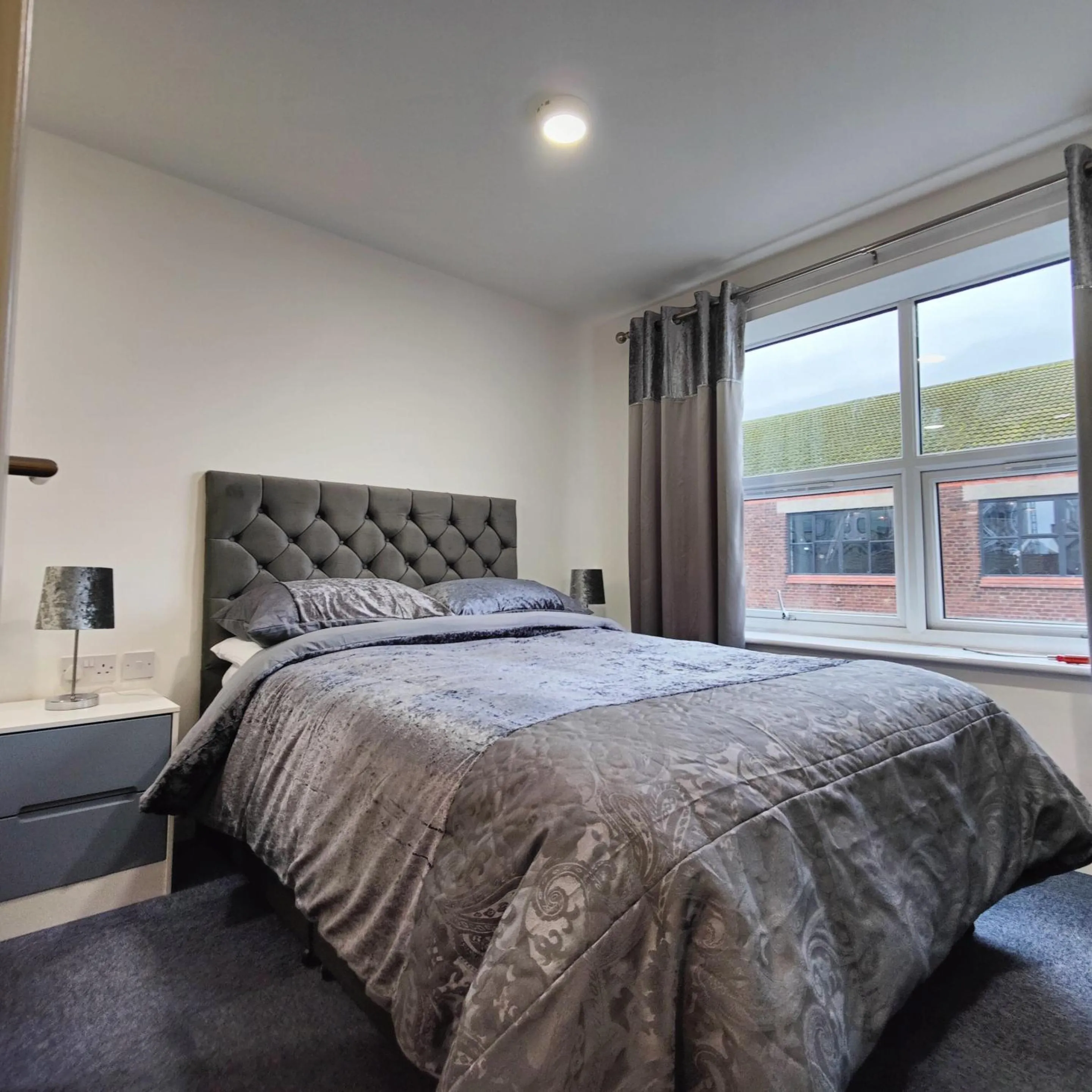Bedroom, Bed in Liverpool Stays - Kempston Court