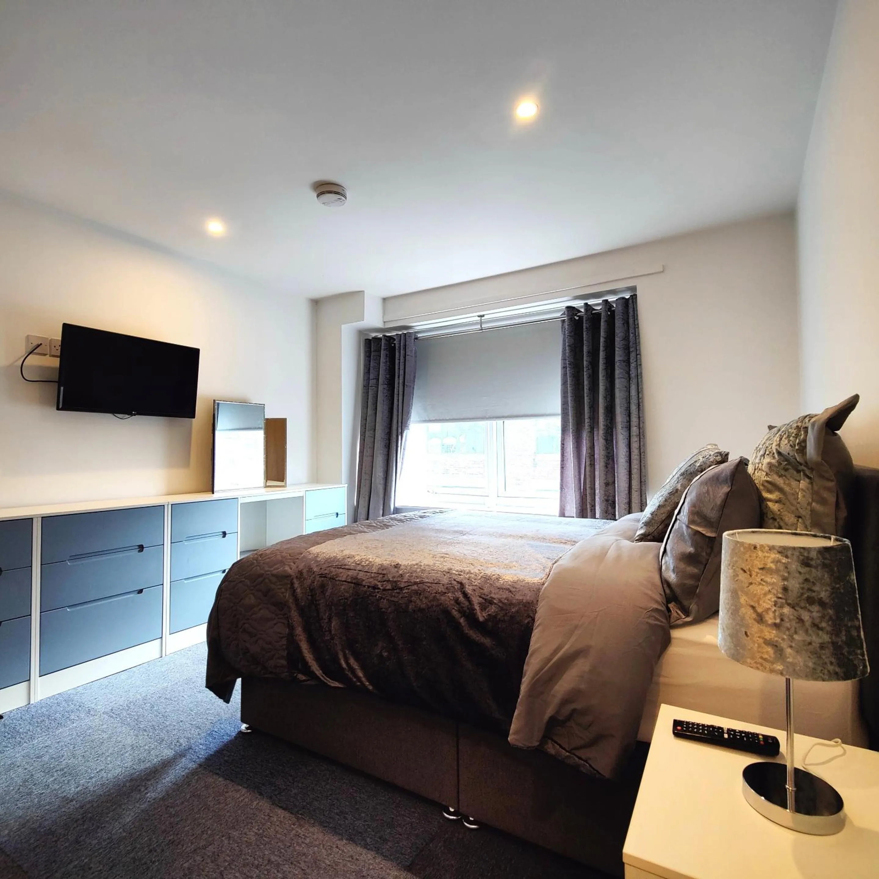 Bedroom, Bed in Liverpool Stays - Kempston Court