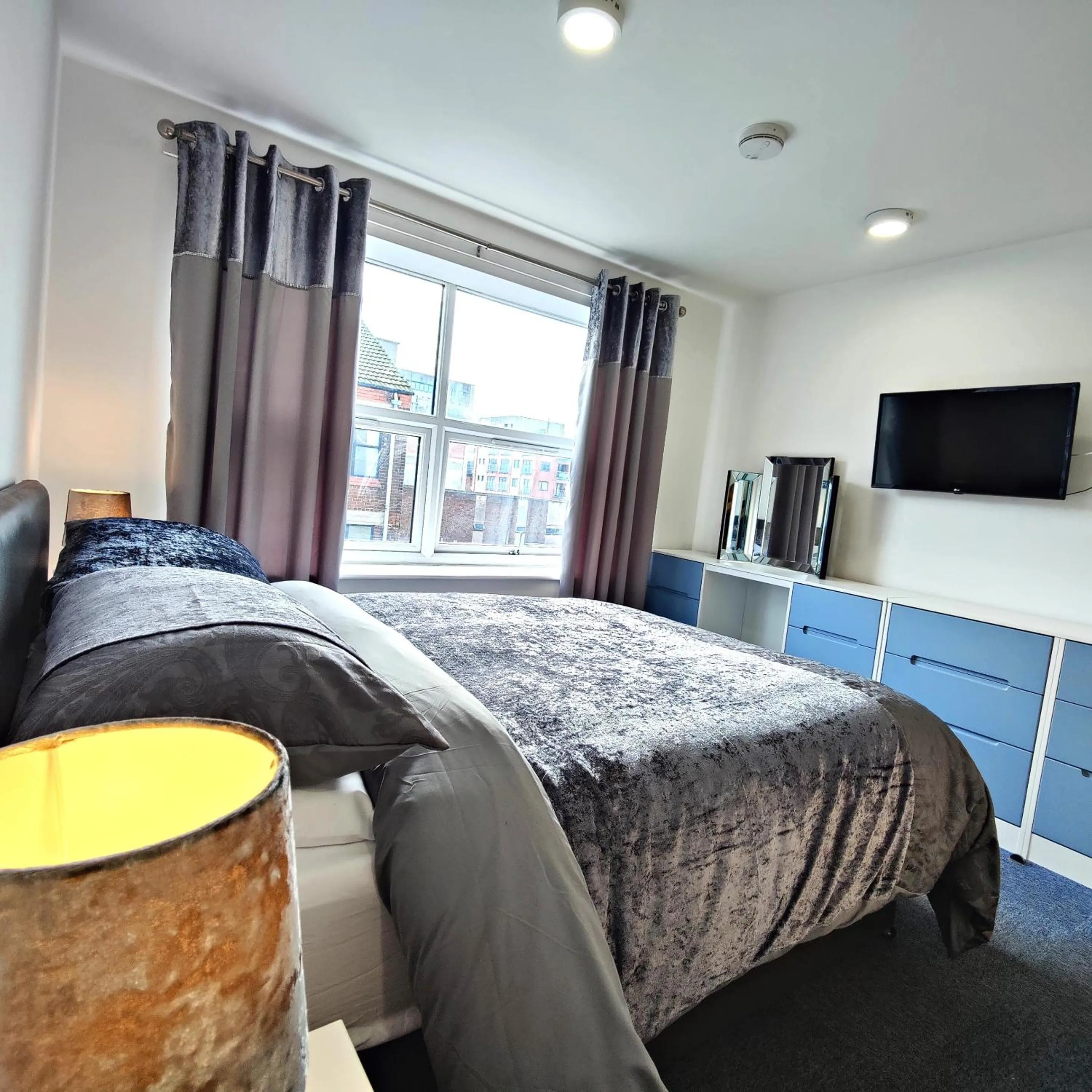 Bedroom, Bed in Liverpool Stays - Kempston Court