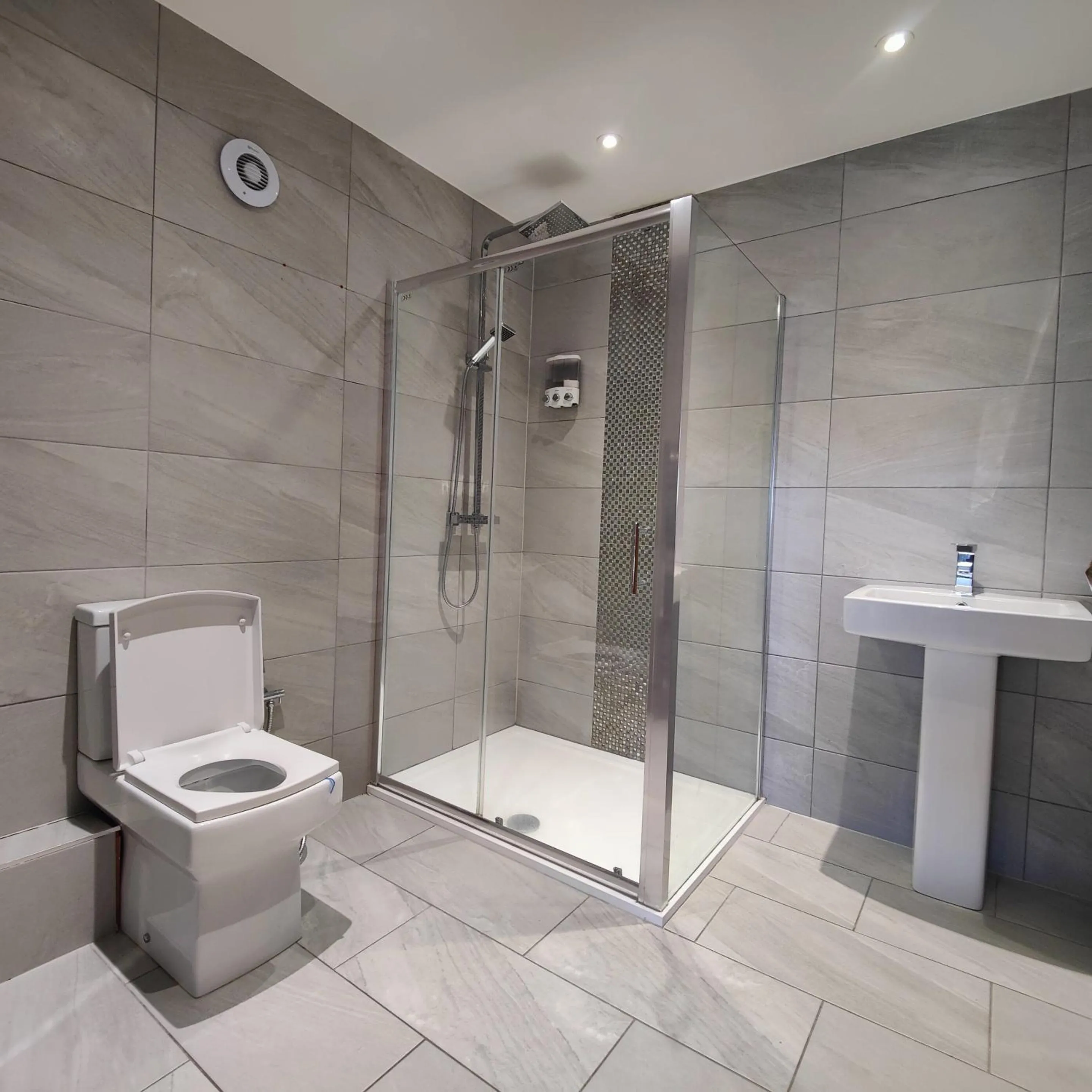 Bathroom in Liverpool Stays - Kempston Court