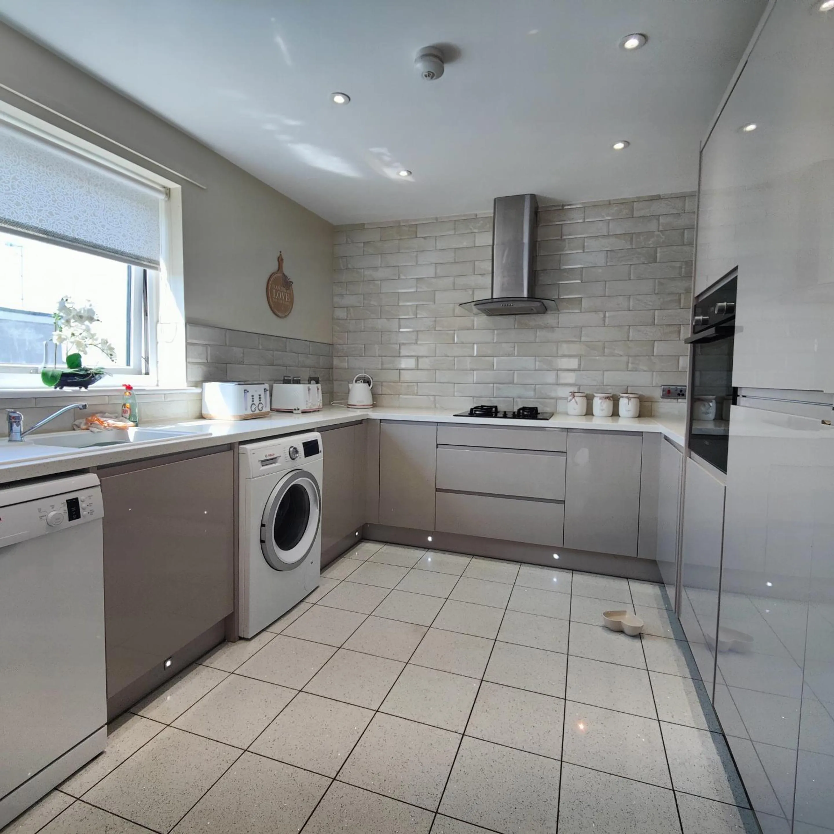 Kitchen or kitchenette in Liverpool Stays - Kempston Court