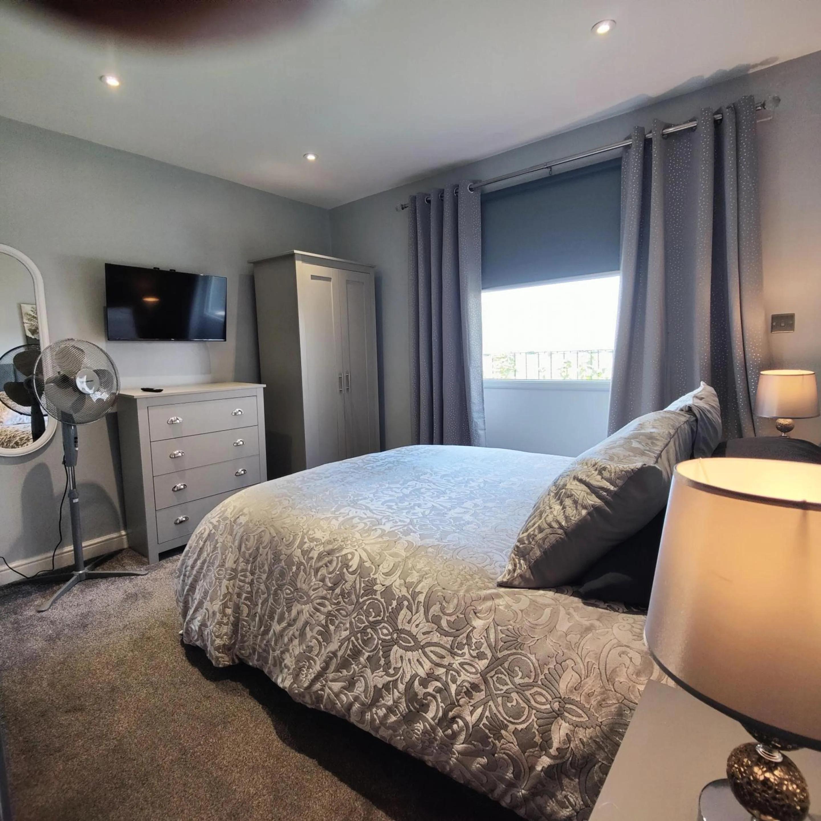Bedroom, Bed in Liverpool Stays - Kempston Court