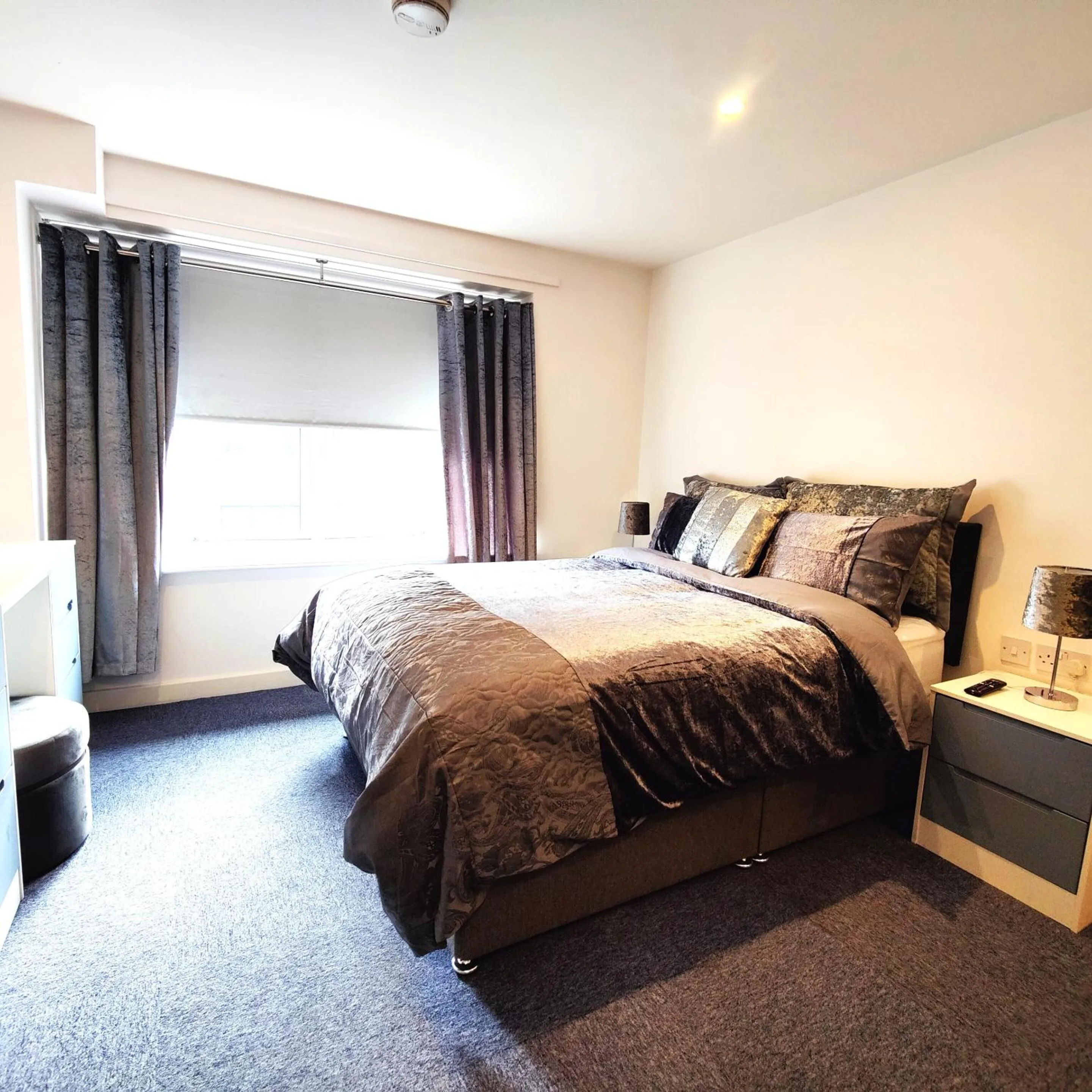 Bedroom, Bed in Liverpool Stays - Kempston Court