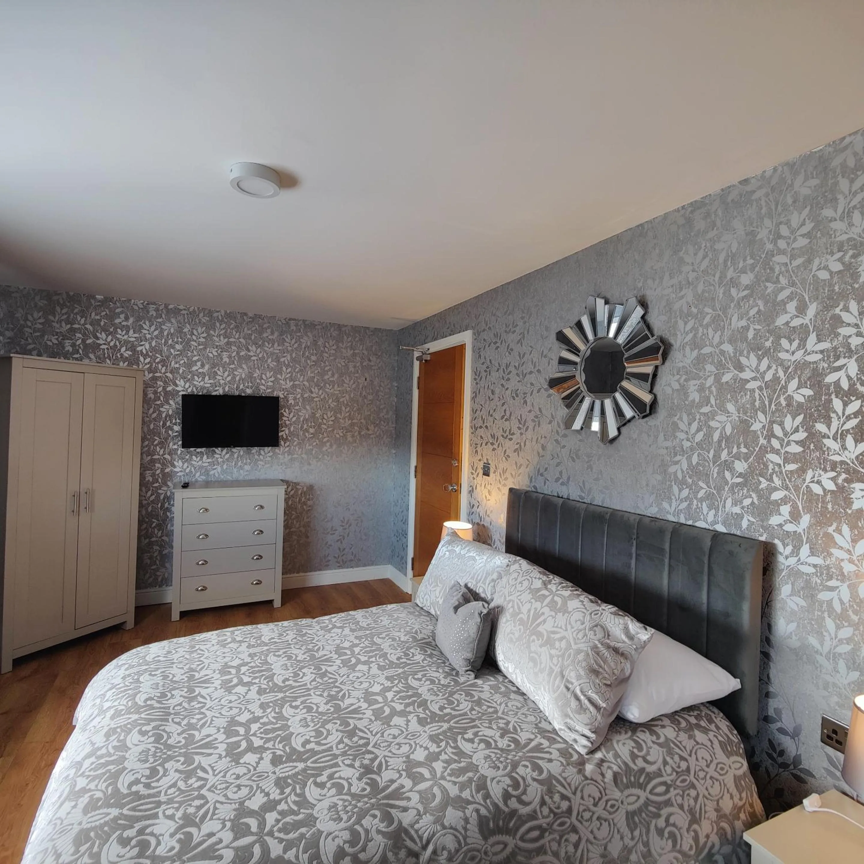 Bedroom, Bed in Liverpool Stays - Kempston Court