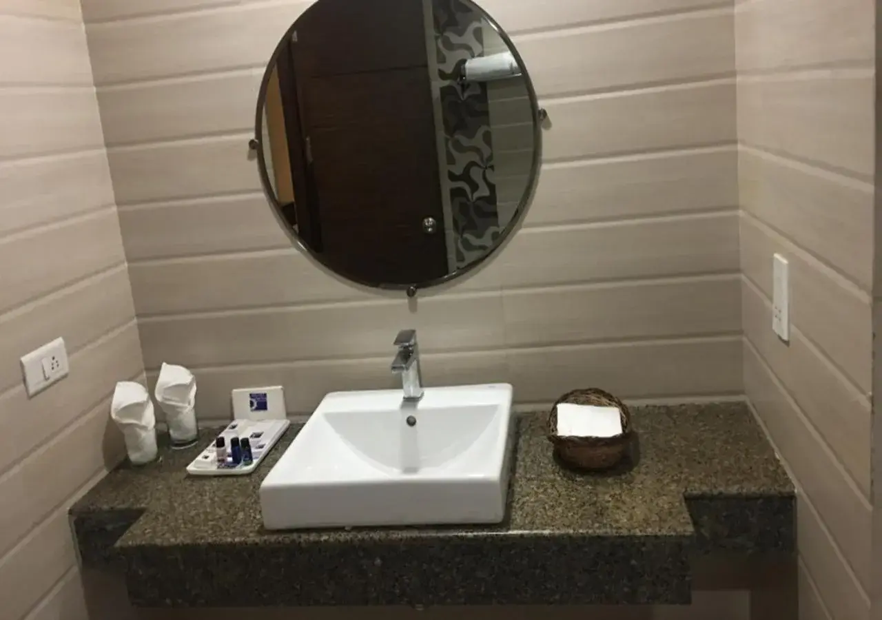 Bathroom in Velvet Clarks Exotica Bathroom in Velvet Clarks Exotica