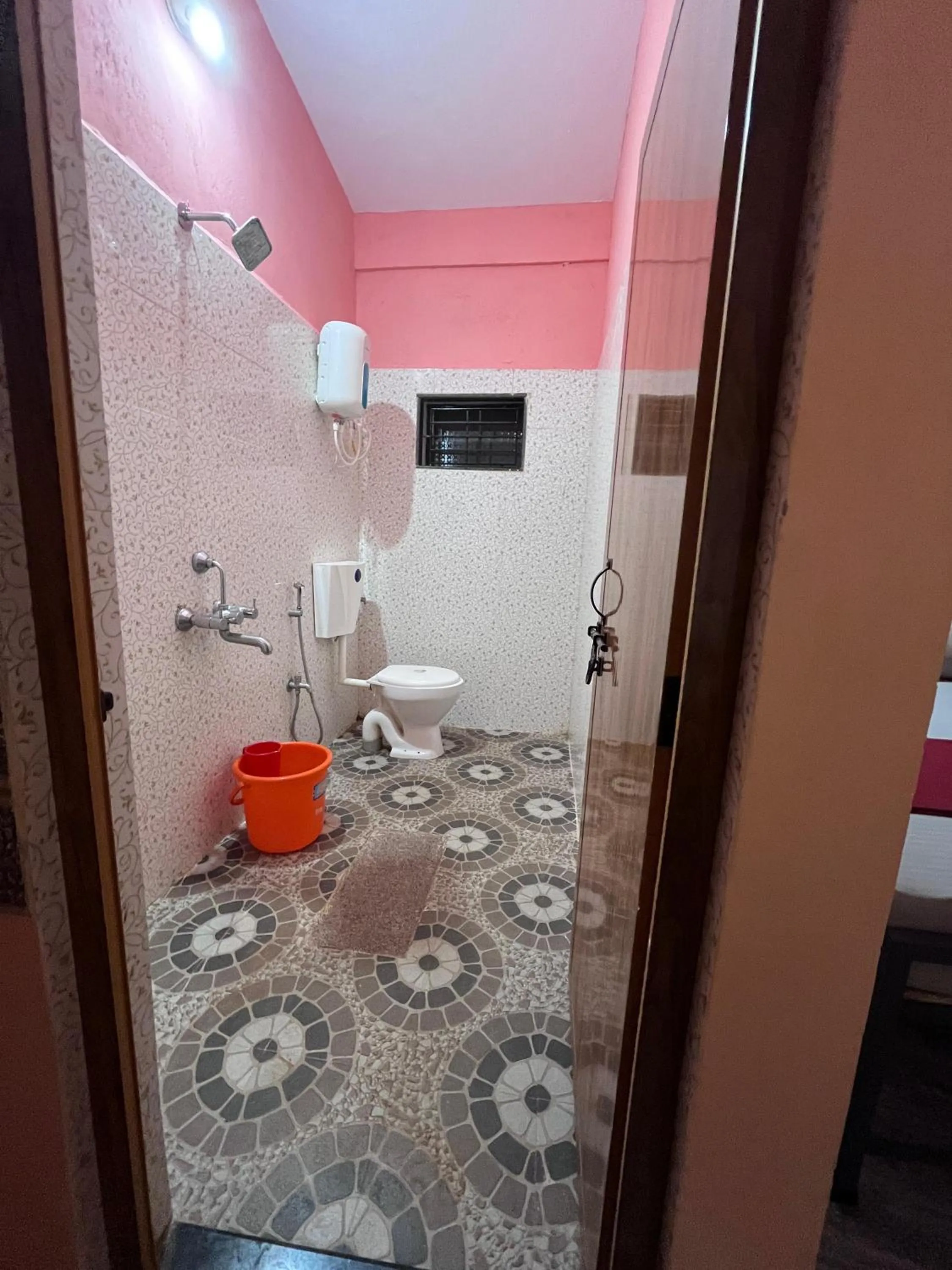 Shower in HostelVK Gokarna