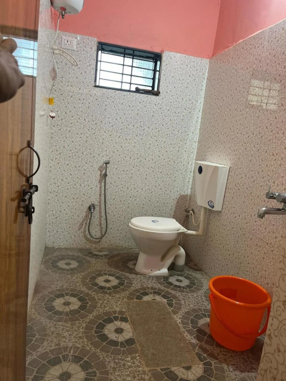 Shower in HostelVK Gokarna