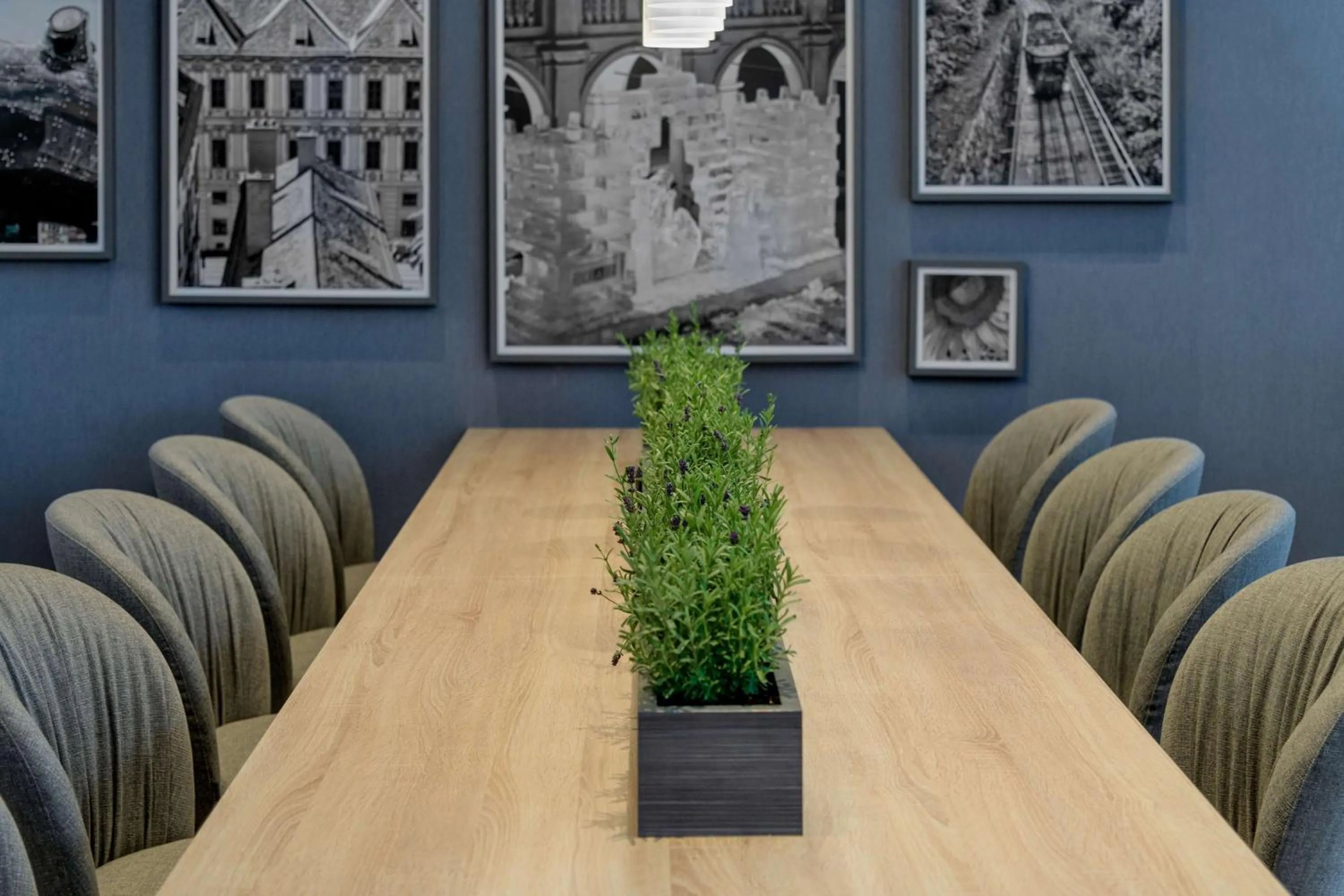 Lounge or bar in Radisson Hotel Graz