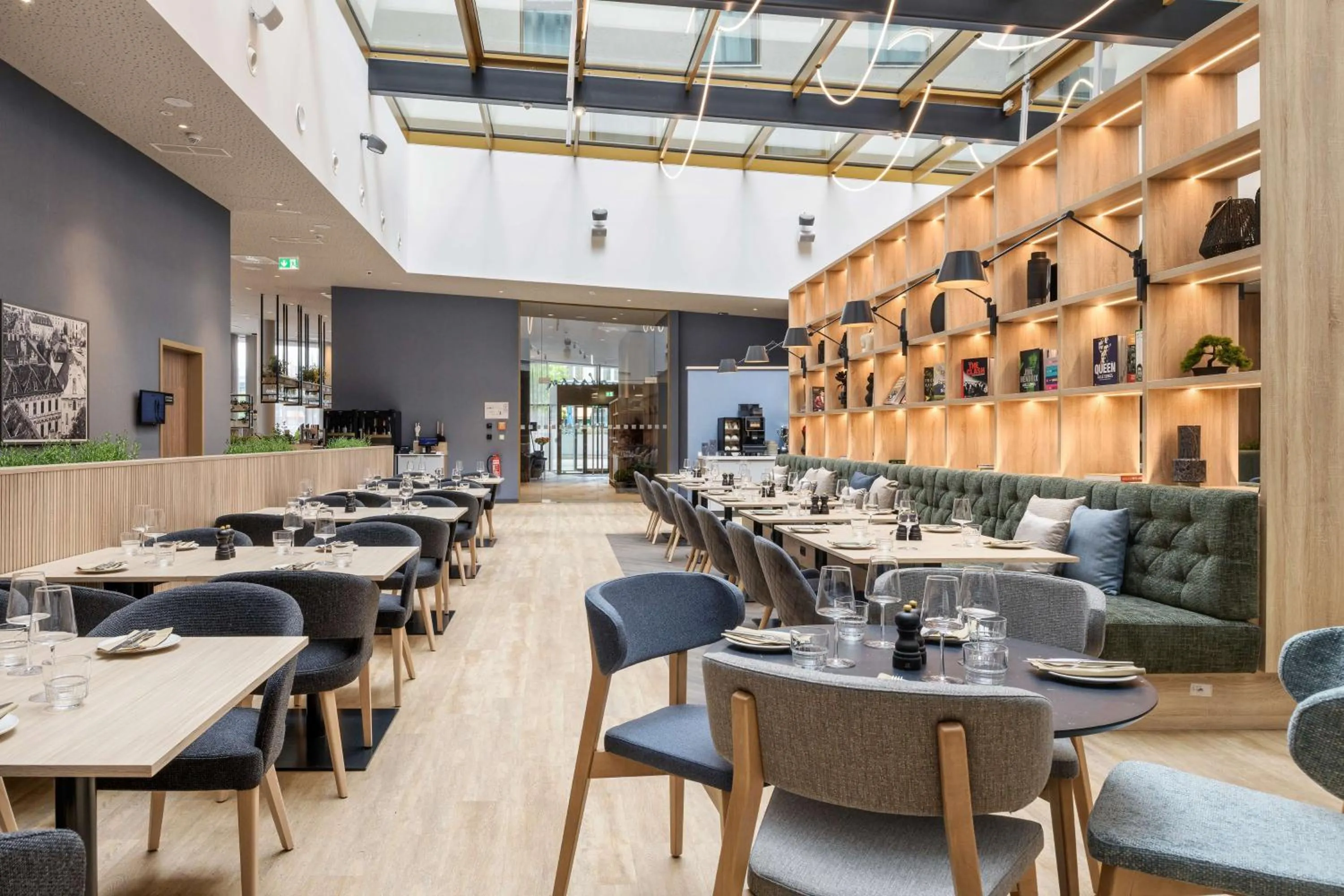 Restaurant/places to eat in Radisson Hotel Graz