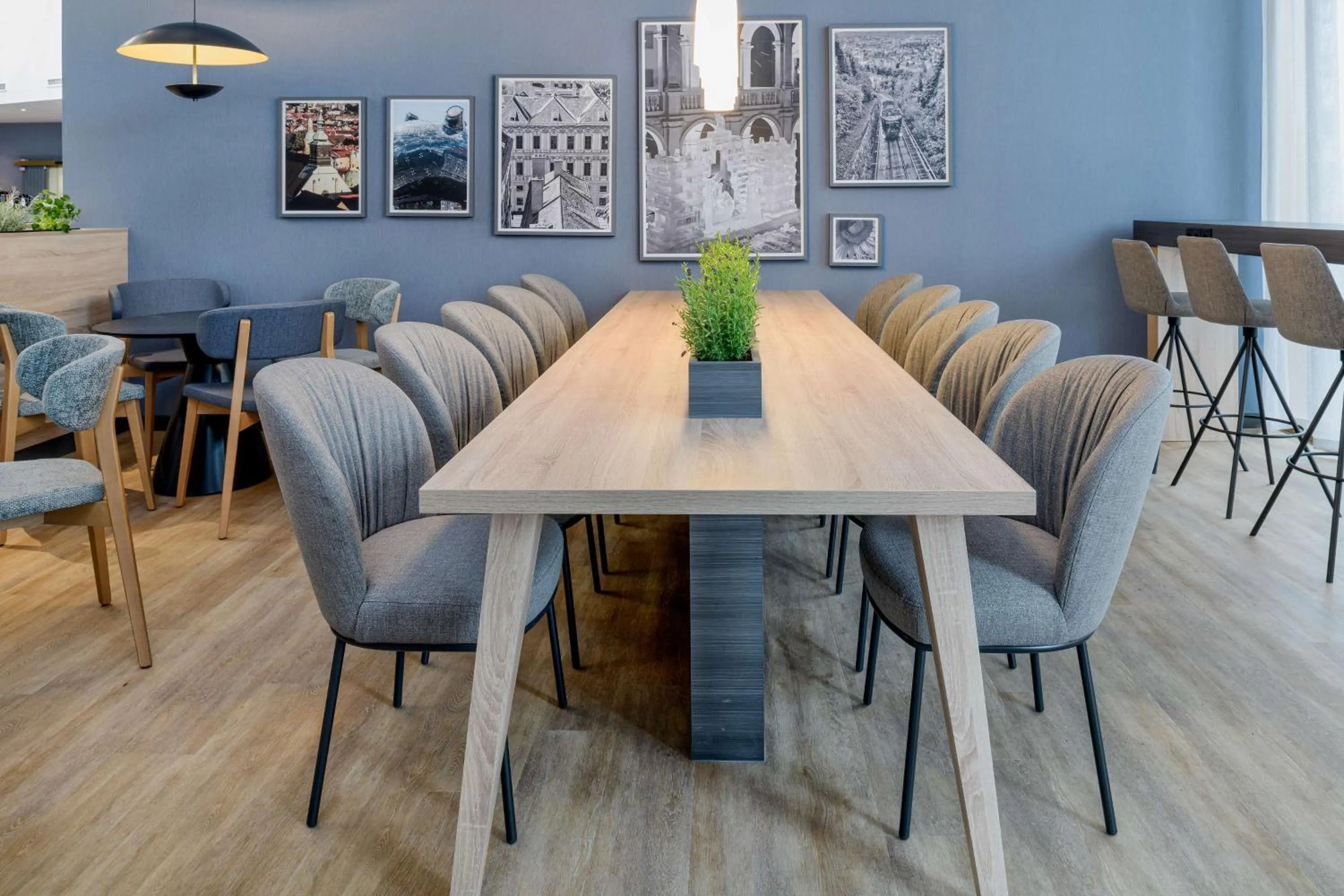 Lounge or bar in Radisson Hotel Graz