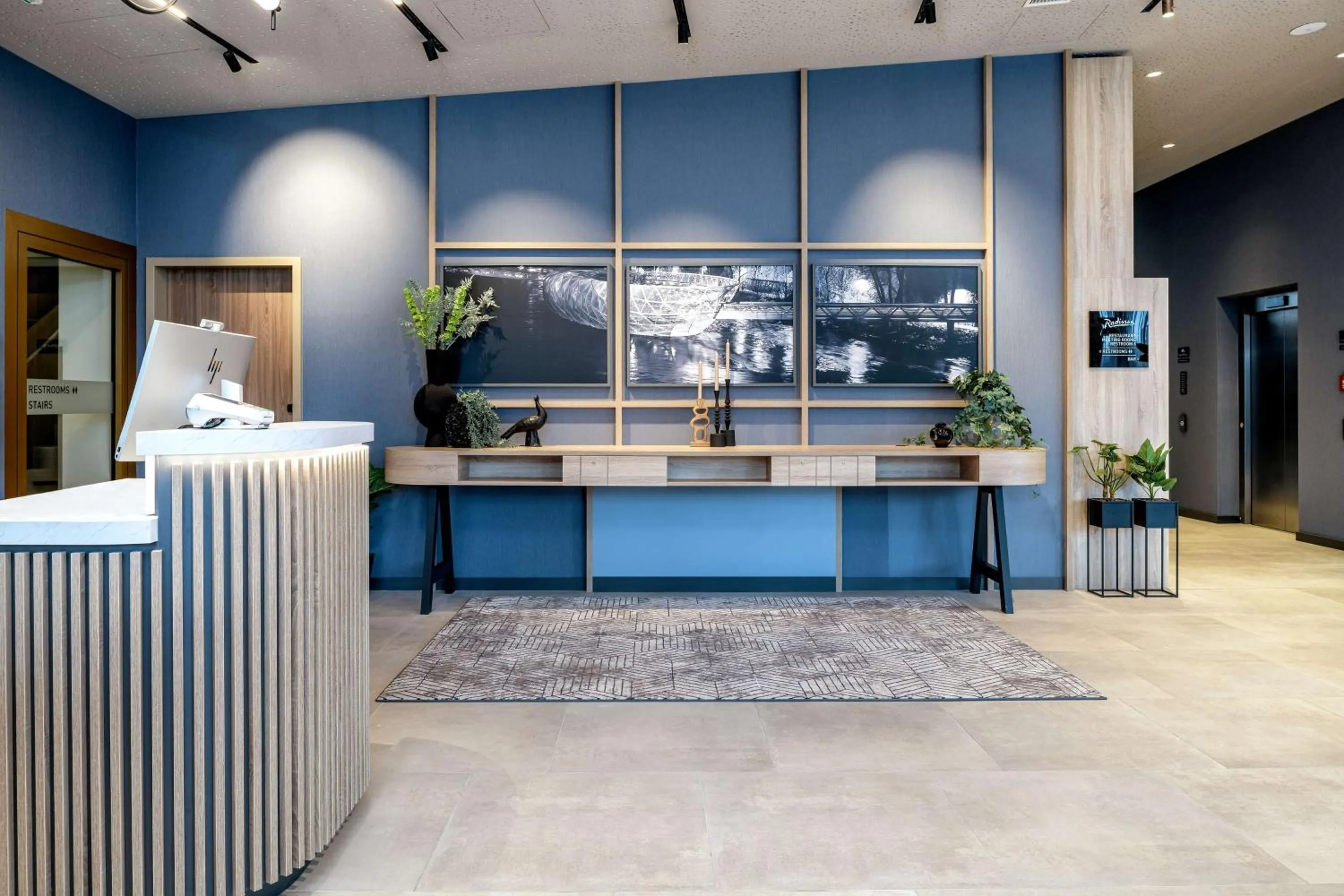 Lobby or reception in Radisson Hotel Graz