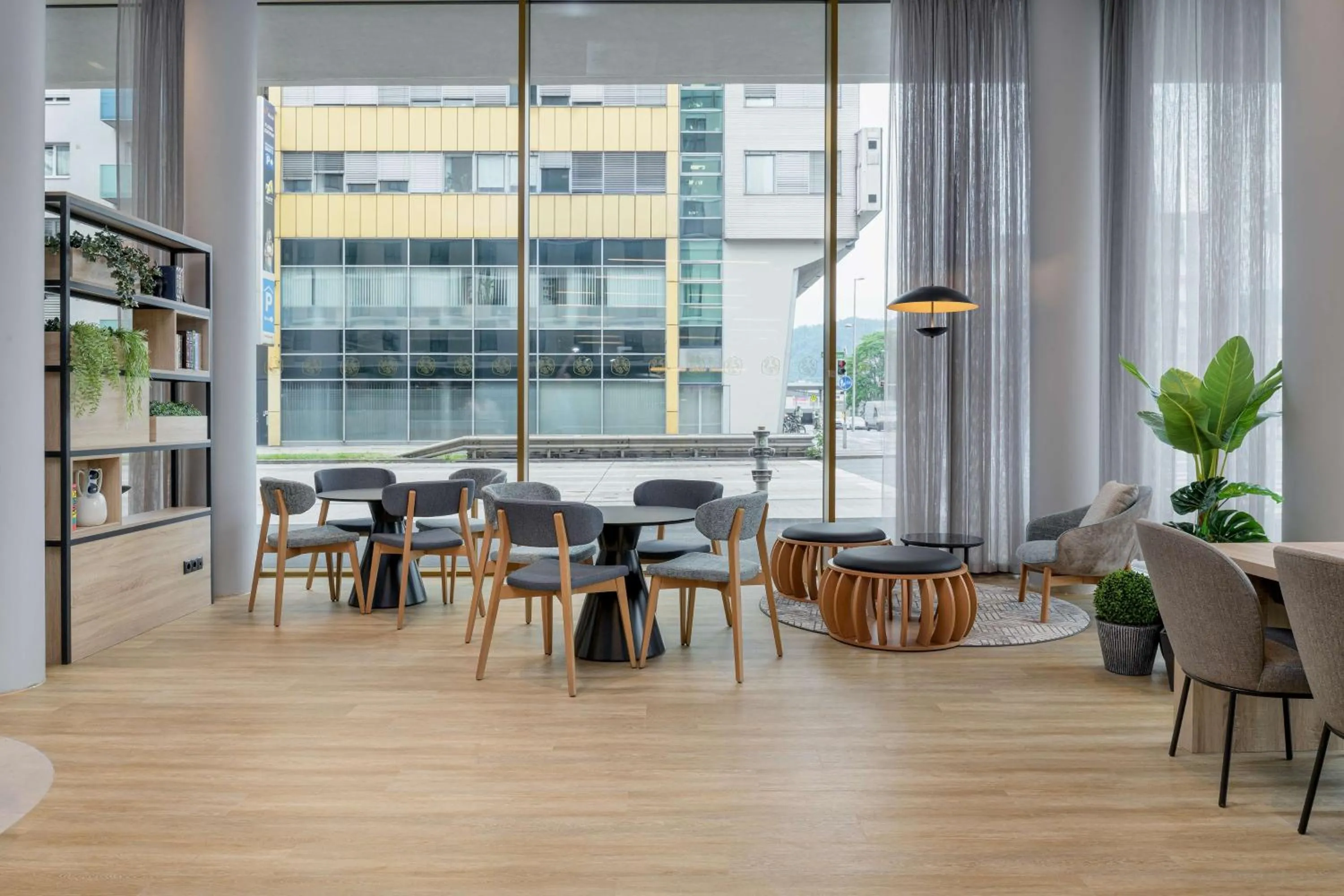 Lounge or bar in Radisson Hotel Graz