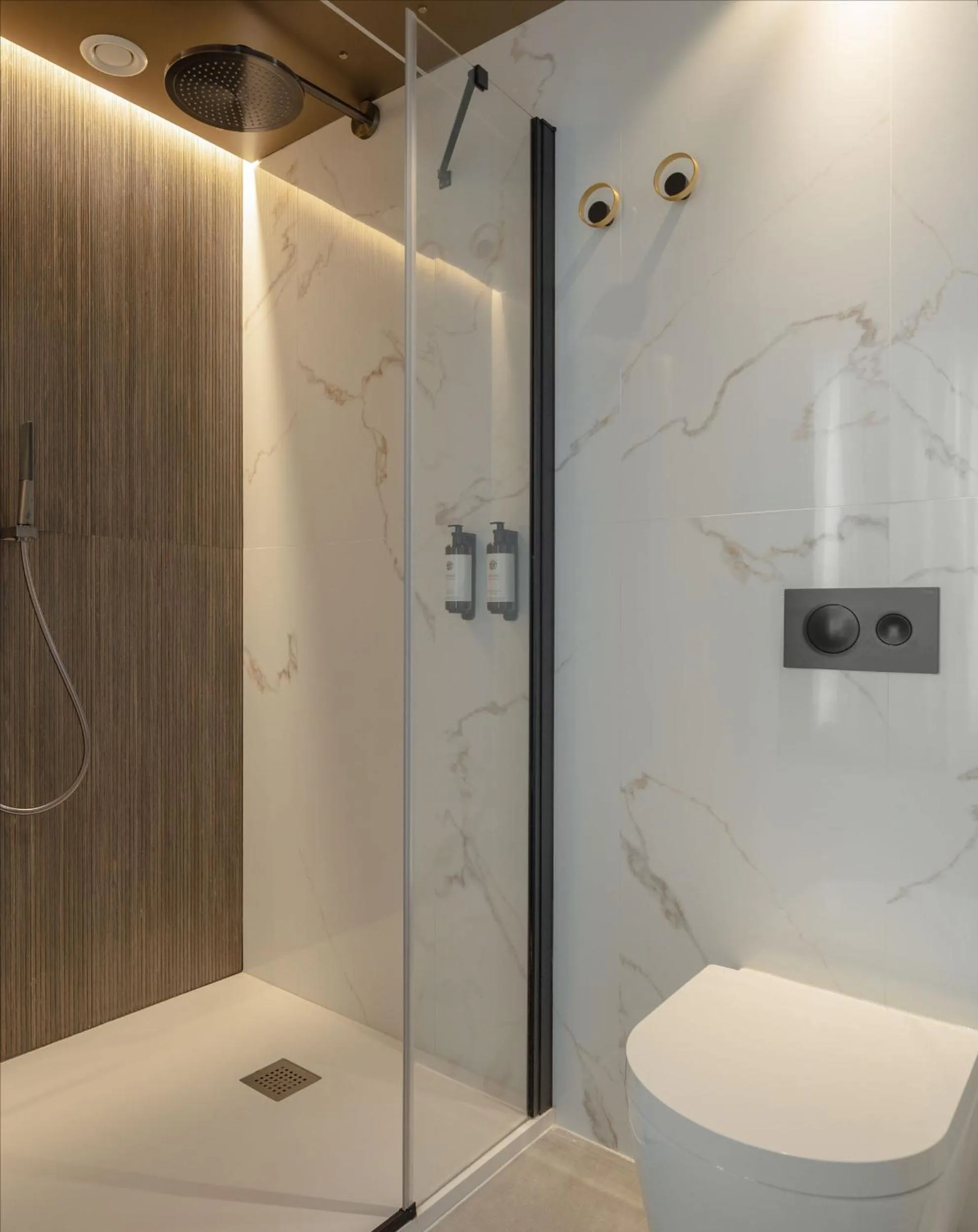 Shower in GOIEN BOUTIQUE HOTEL
