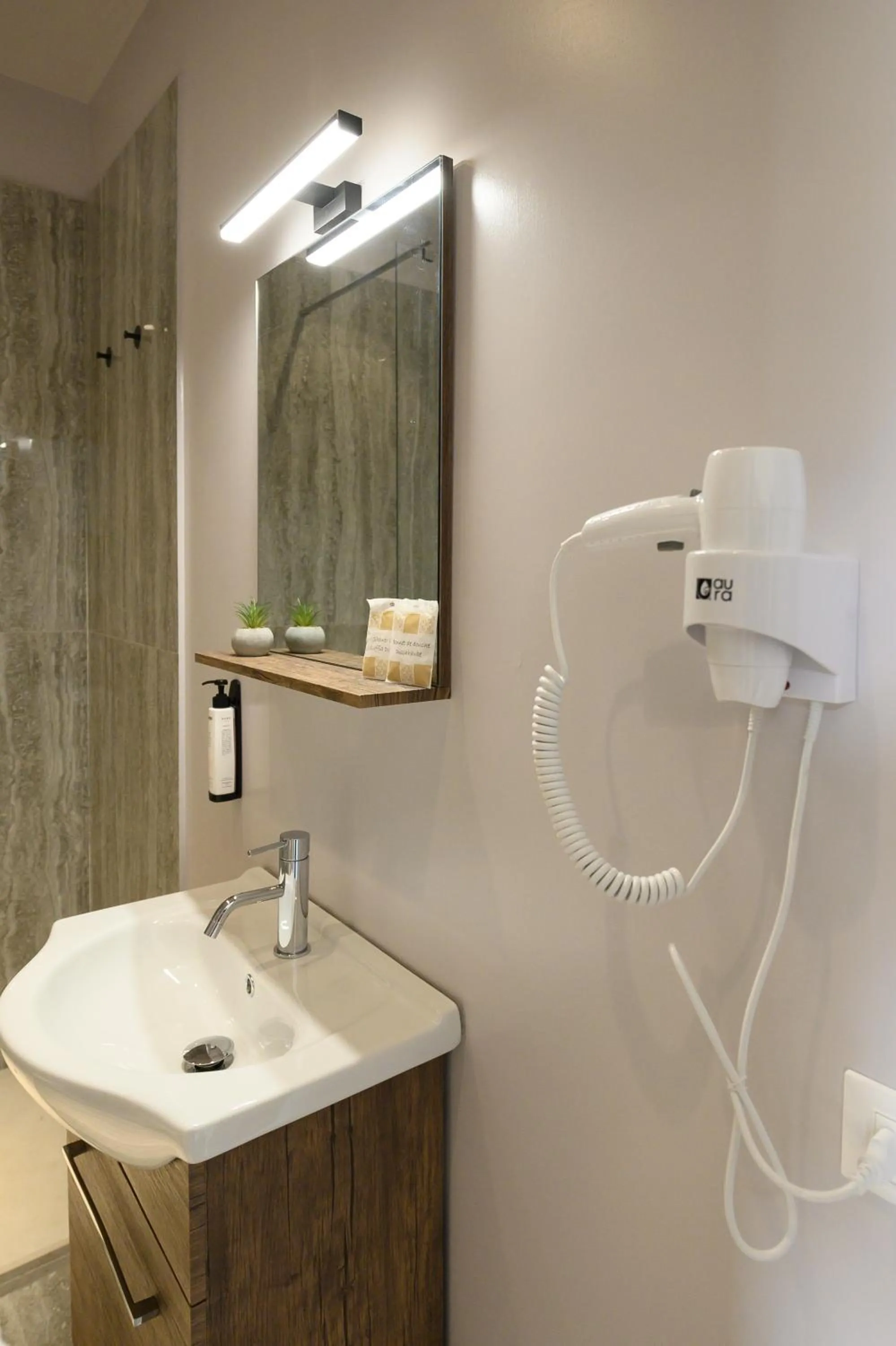 Shower in Baitan Hotel