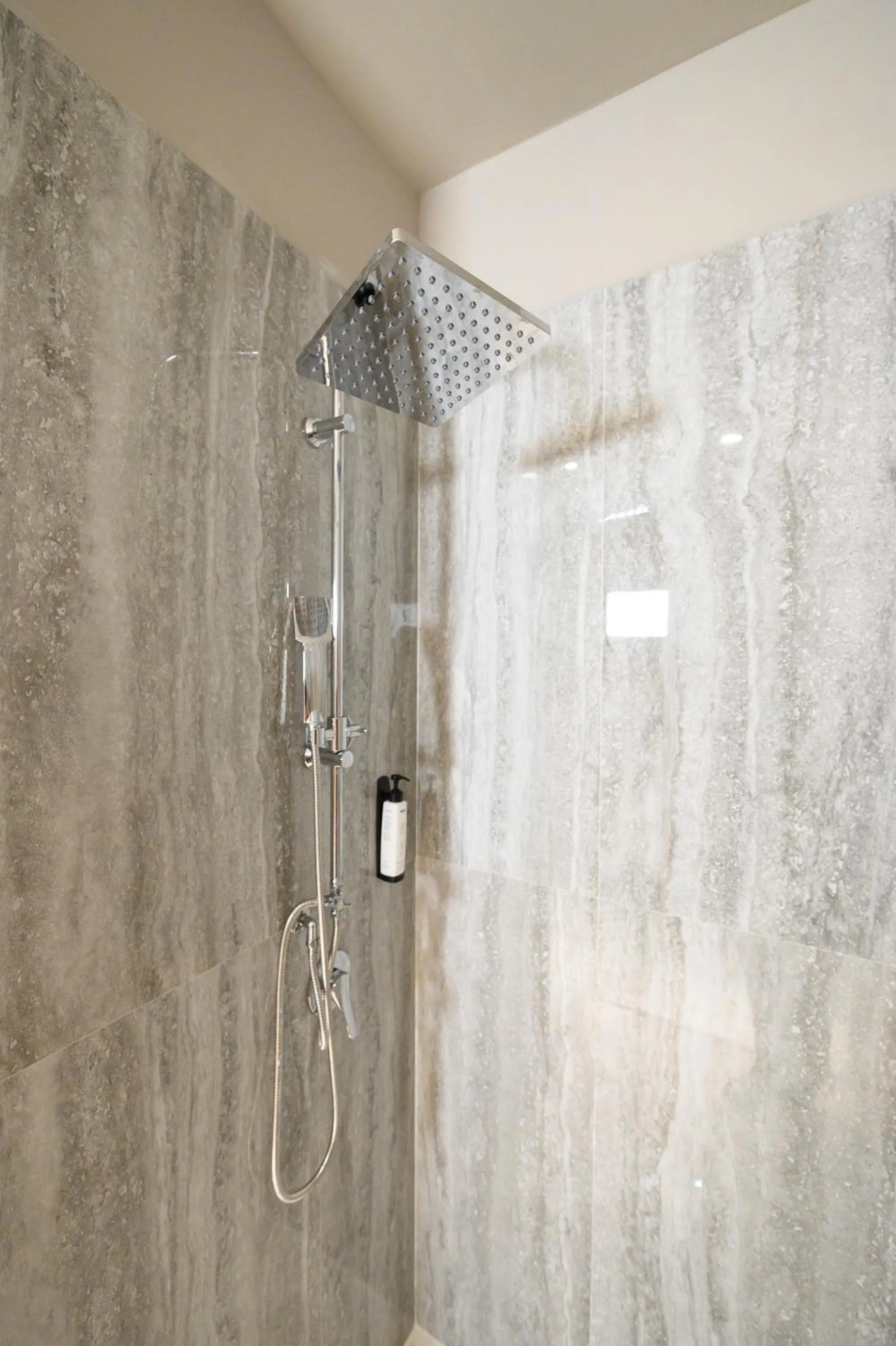 Shower in Baitan Hotel